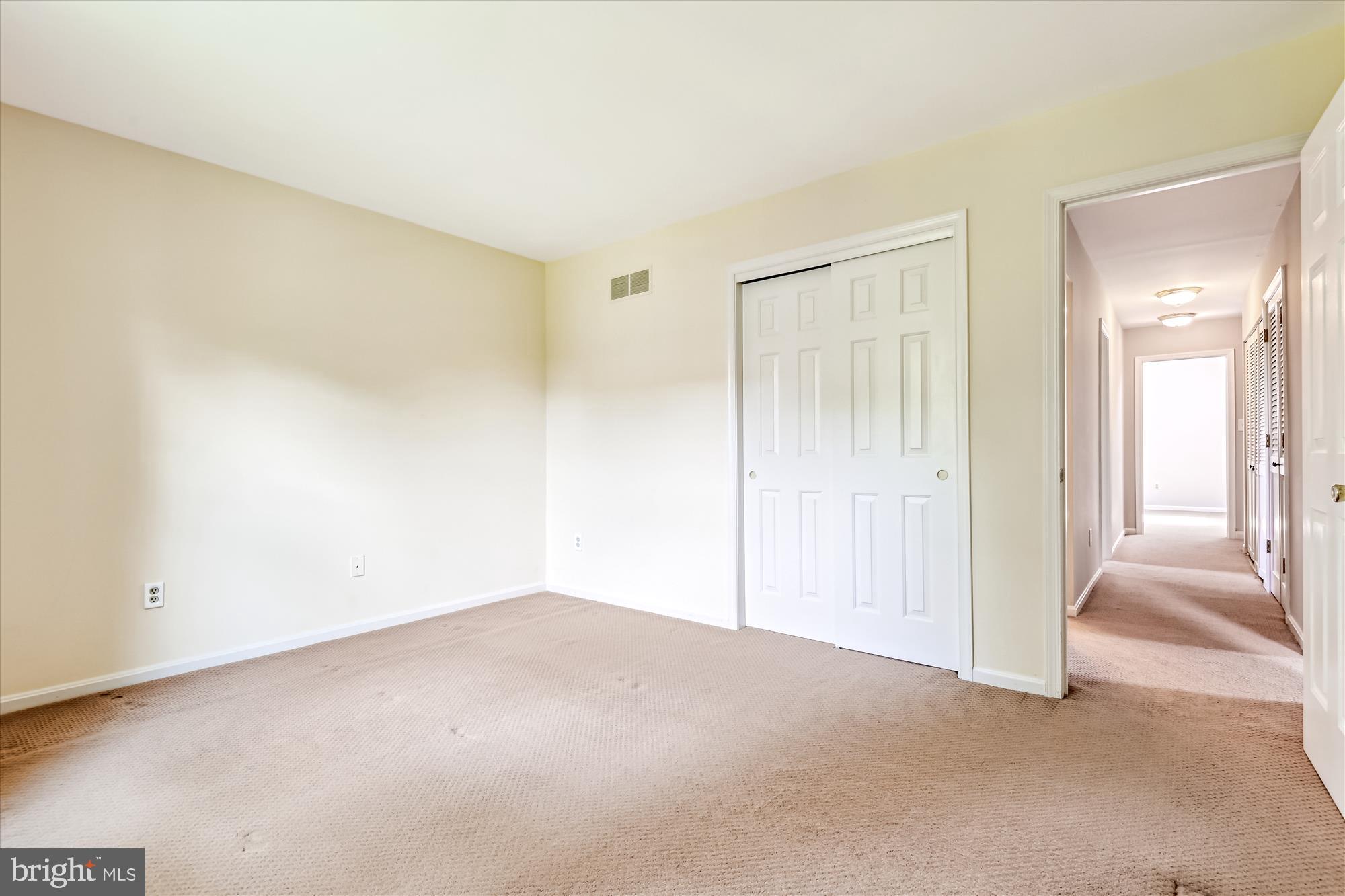 WOODRIDGE MANOR - Residential