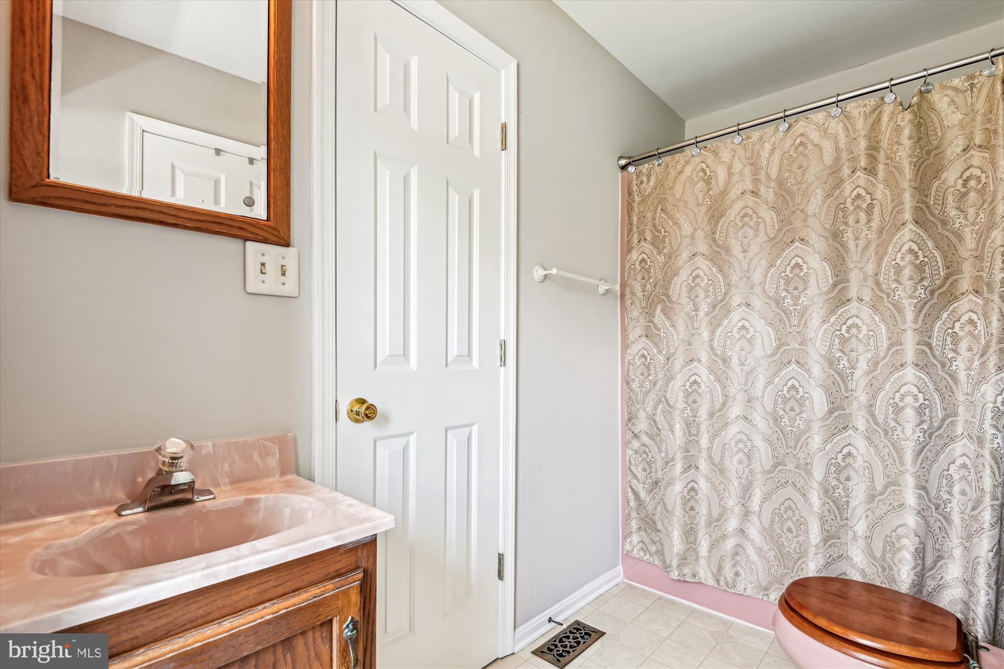 WOODRIDGE MANOR - Residential