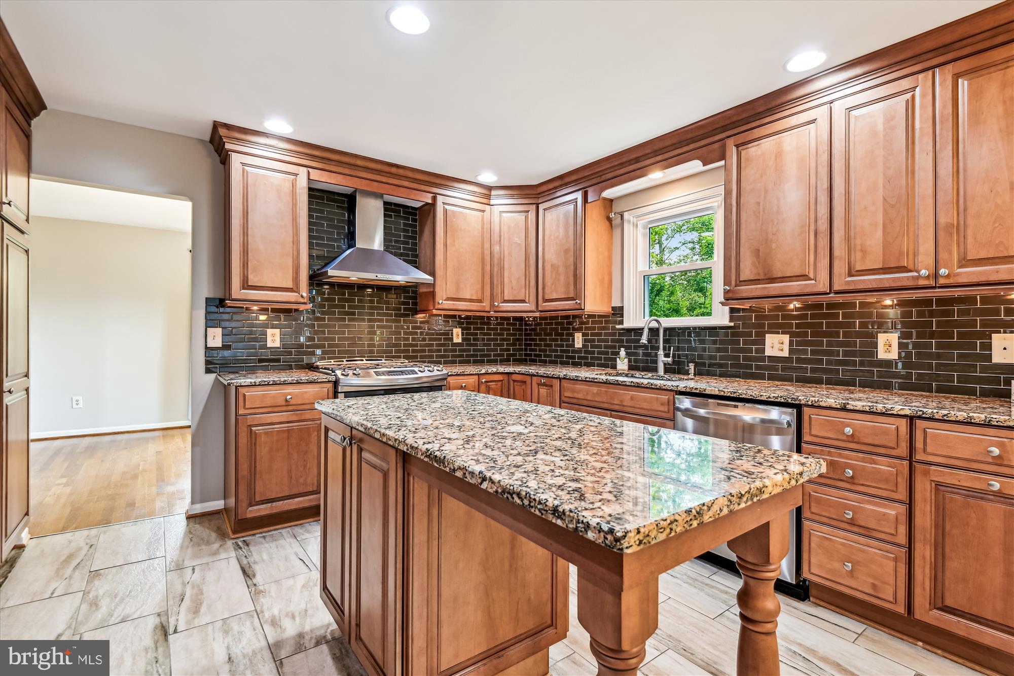 WOODRIDGE MANOR - Residential