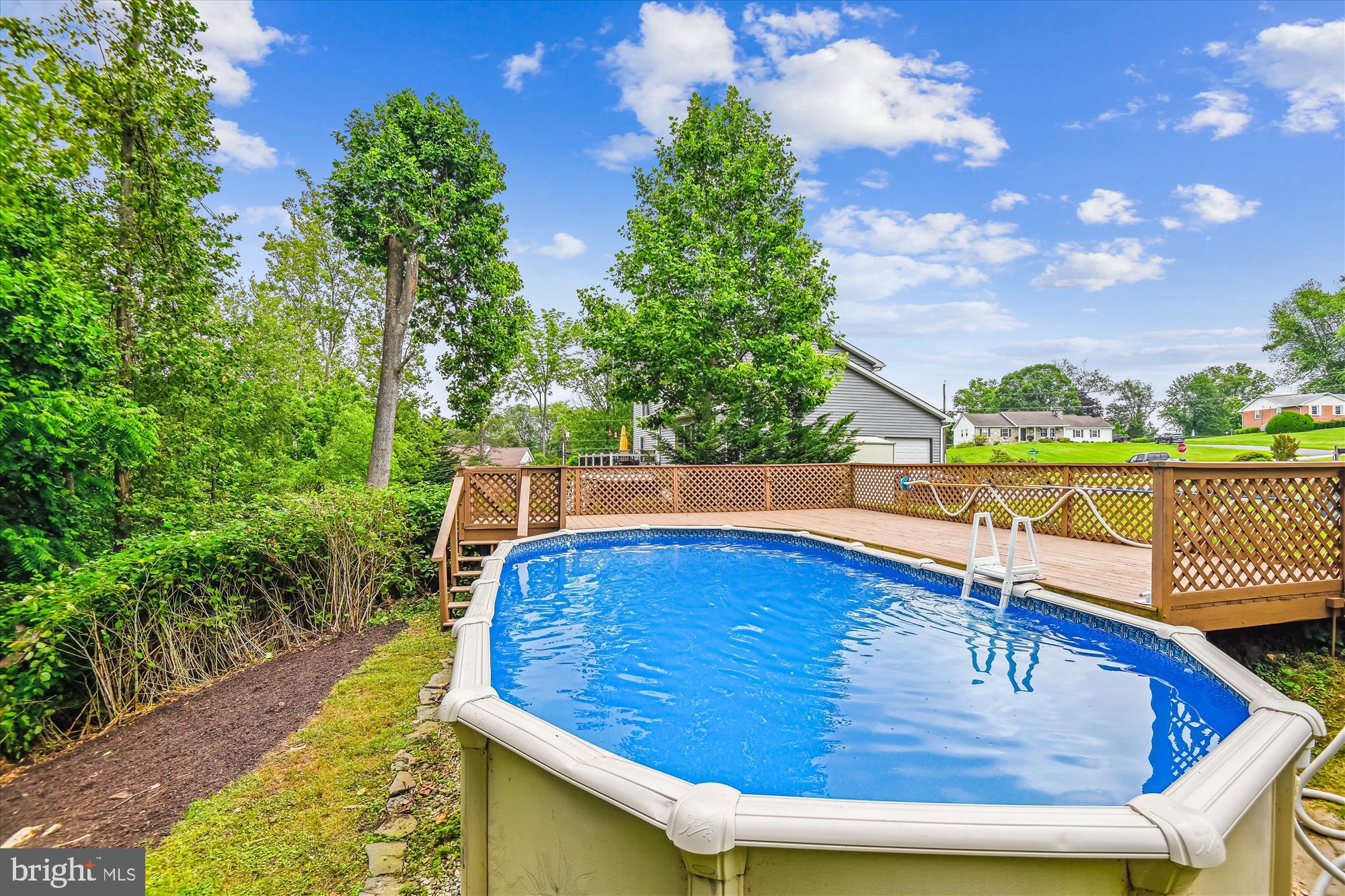 WOODRIDGE MANOR - Residential