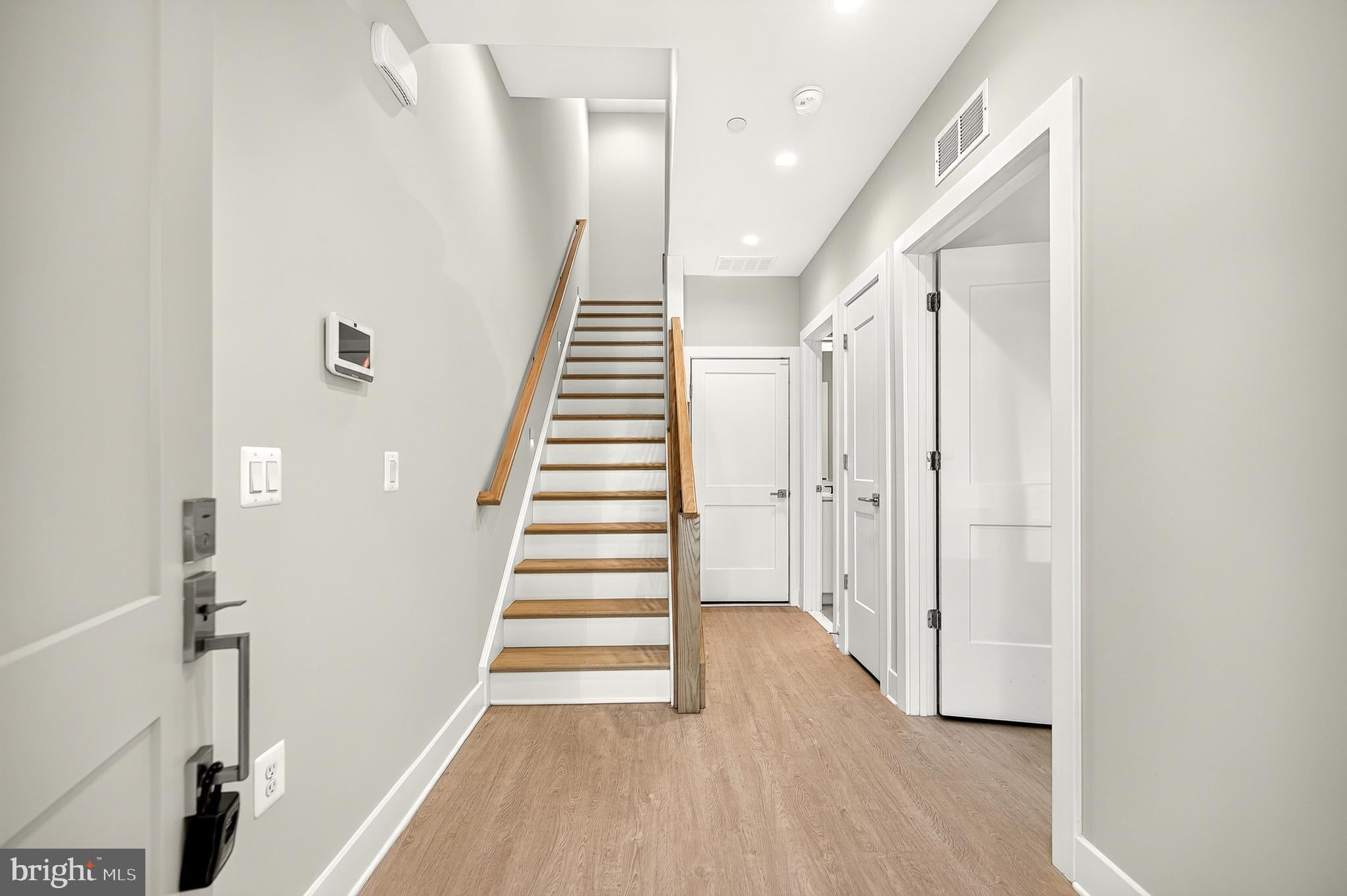 158 N LEE