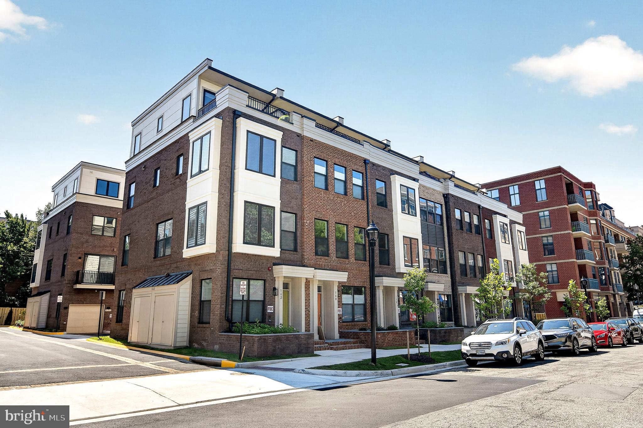158 N LEE