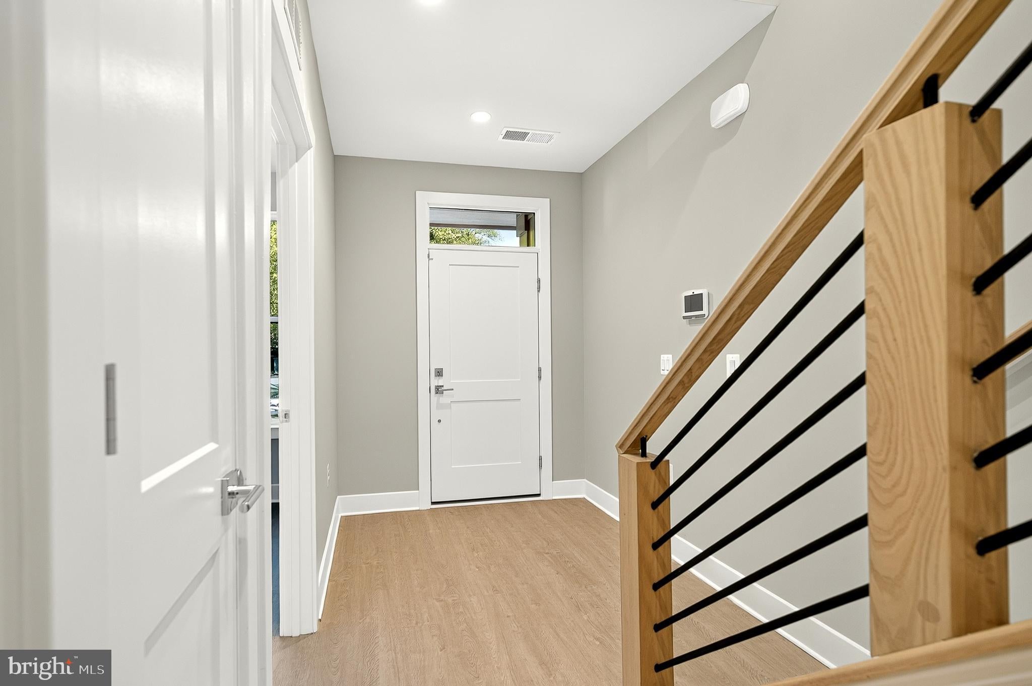 158 N LEE
