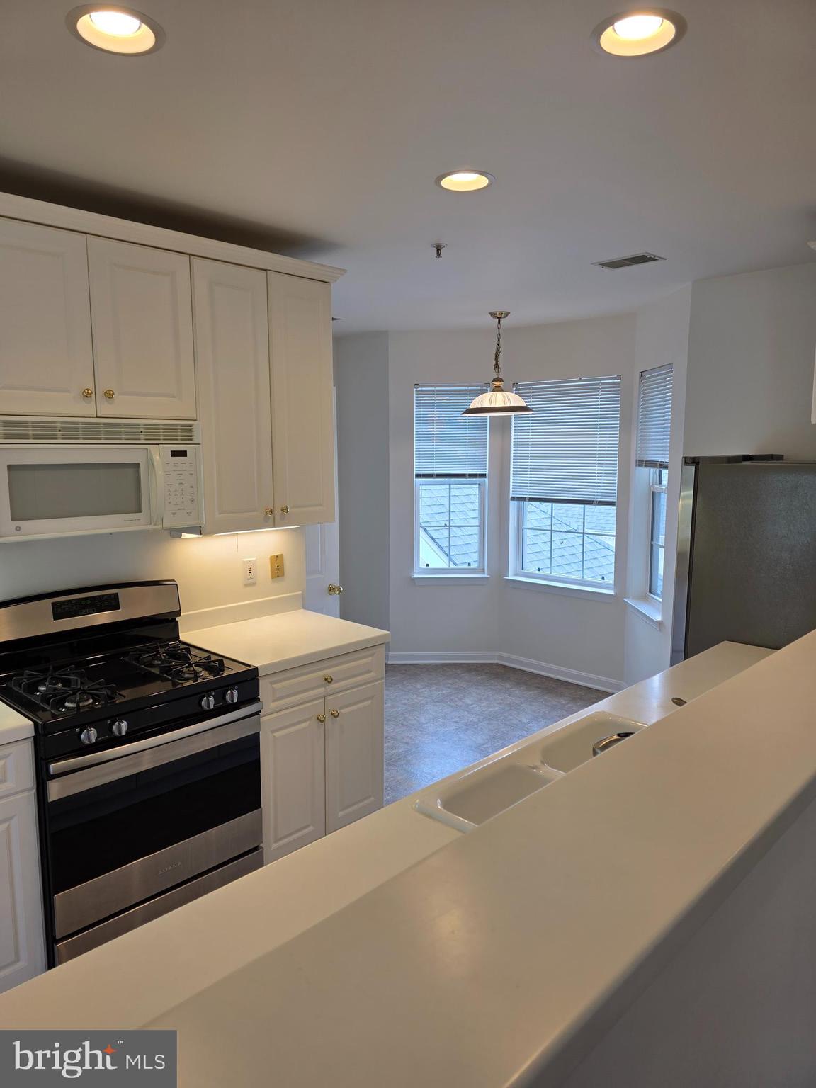 LAKESIDE AT SOUTH RIDING - Residential Lease