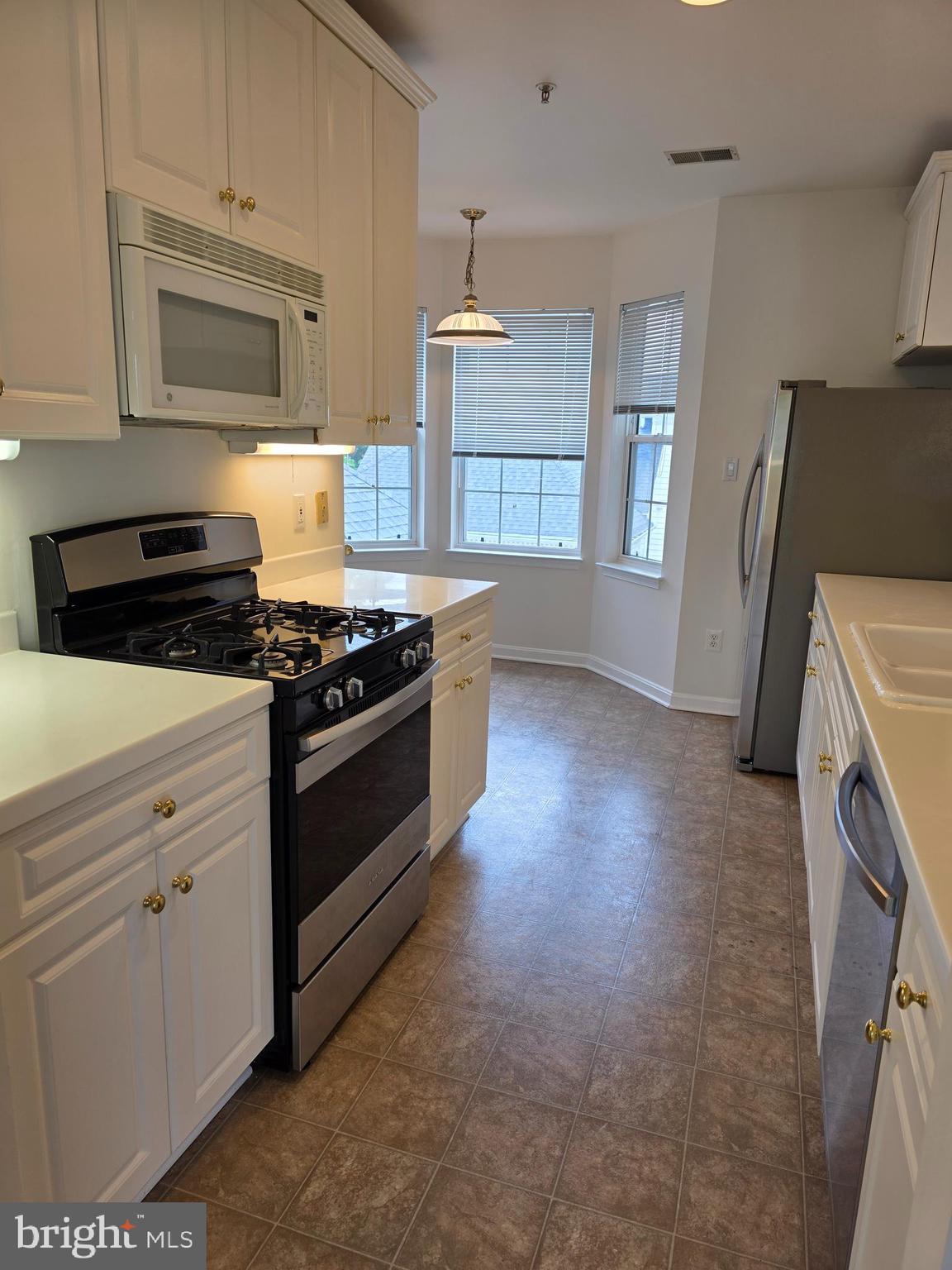 LAKESIDE AT SOUTH RIDING - Residential Lease