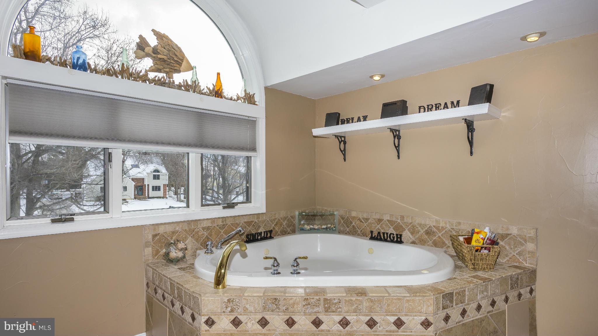 QUEEN ANNE COLONY - Residential