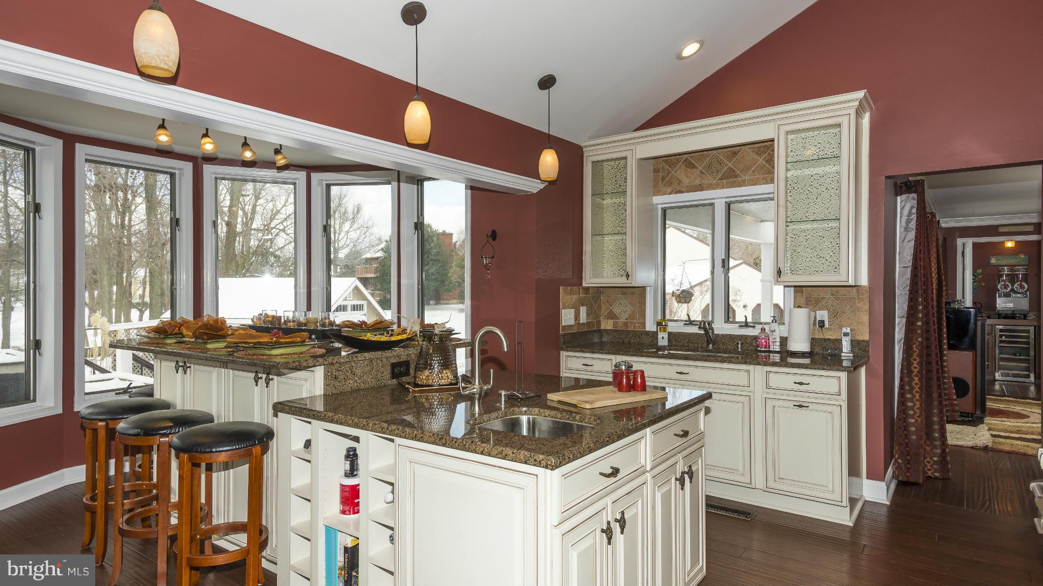 QUEEN ANNE COLONY - Residential