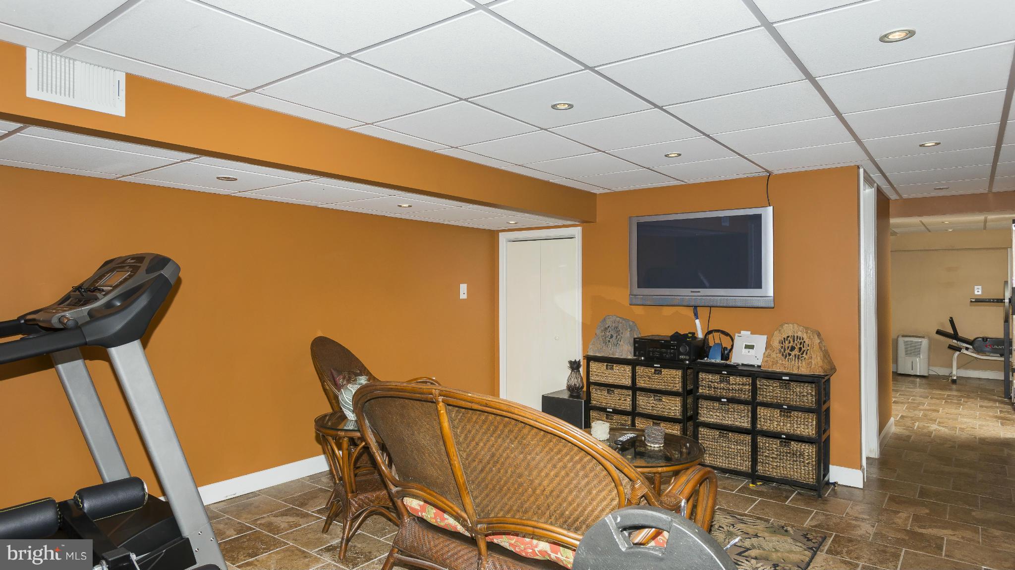 QUEEN ANNE COLONY - Residential