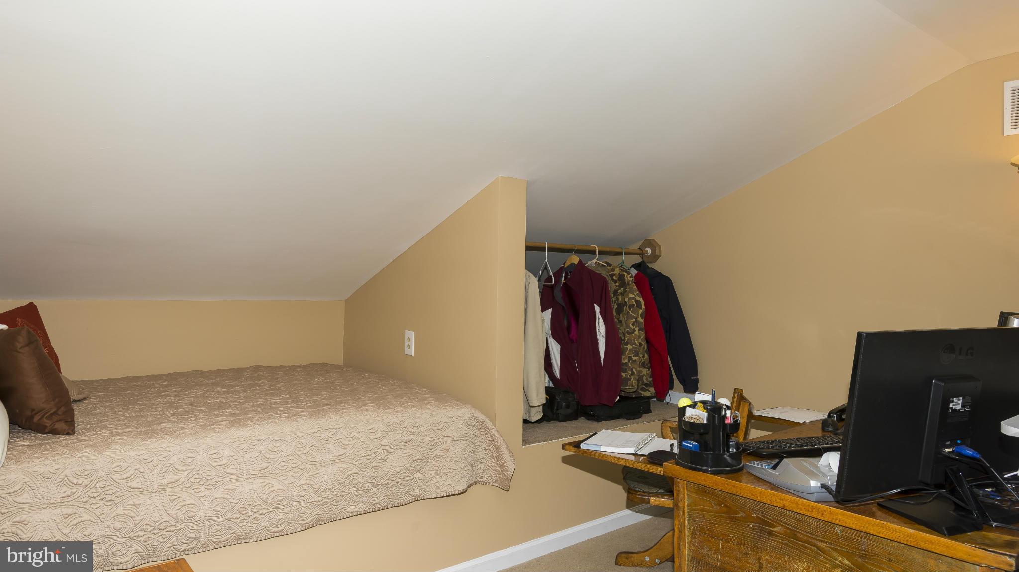 QUEEN ANNE COLONY - Residential