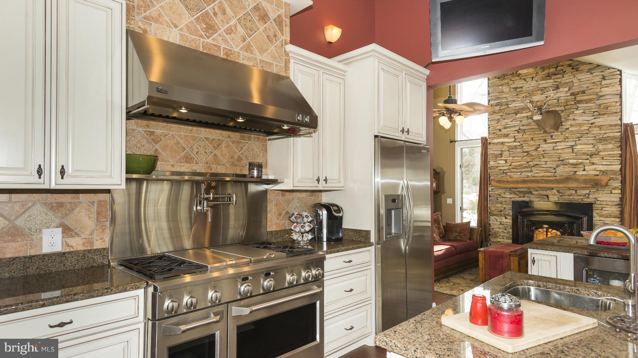 QUEEN ANNE COLONY - Residential