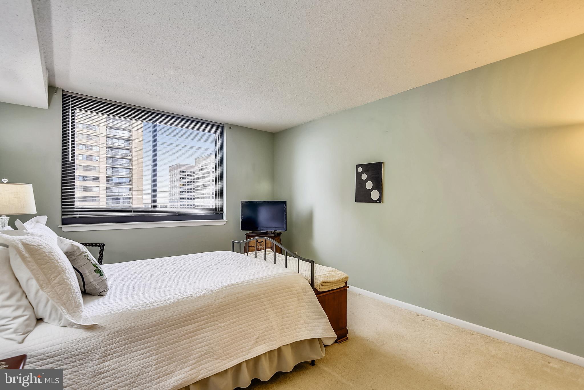 SKYLINE SQUARE CONDO - Residential