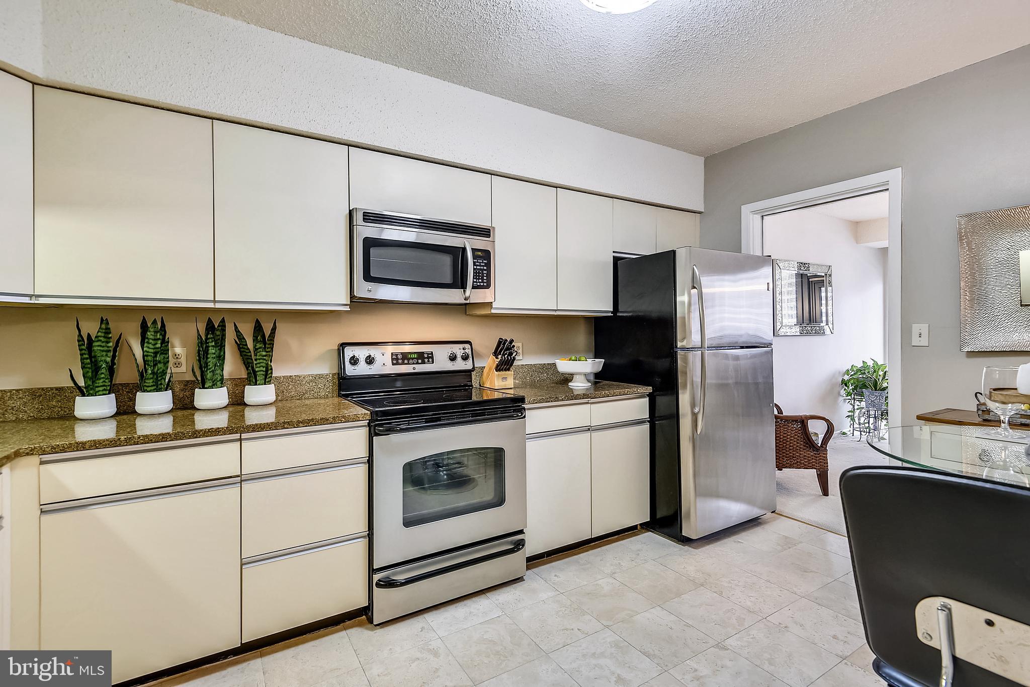 SKYLINE SQUARE CONDO - Residential