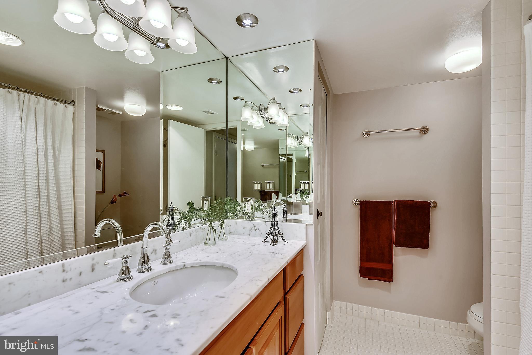 SKYLINE SQUARE CONDO - Residential