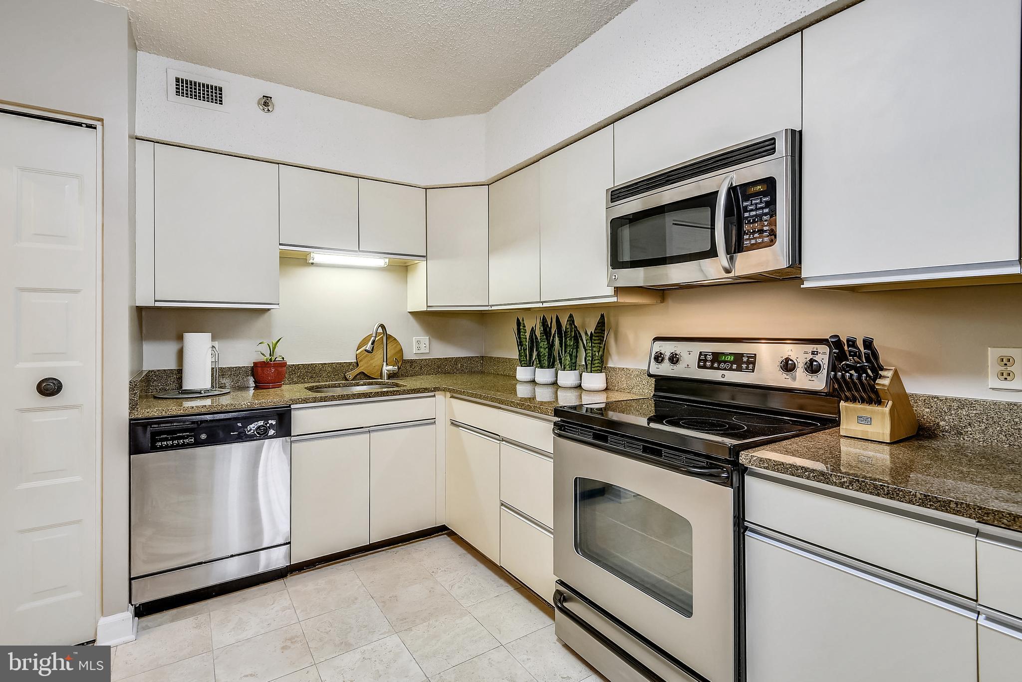 SKYLINE SQUARE CONDO - Residential