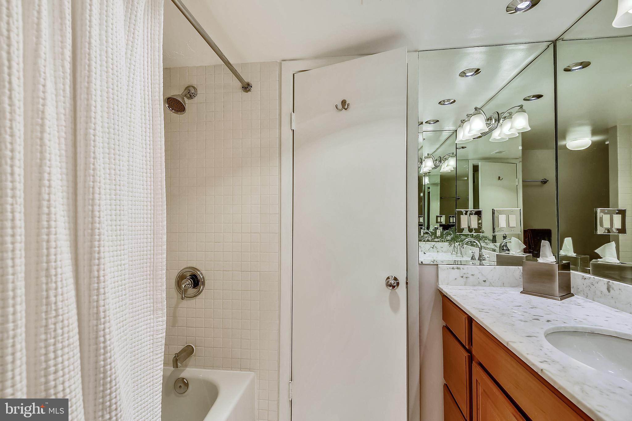 SKYLINE SQUARE CONDO - Residential