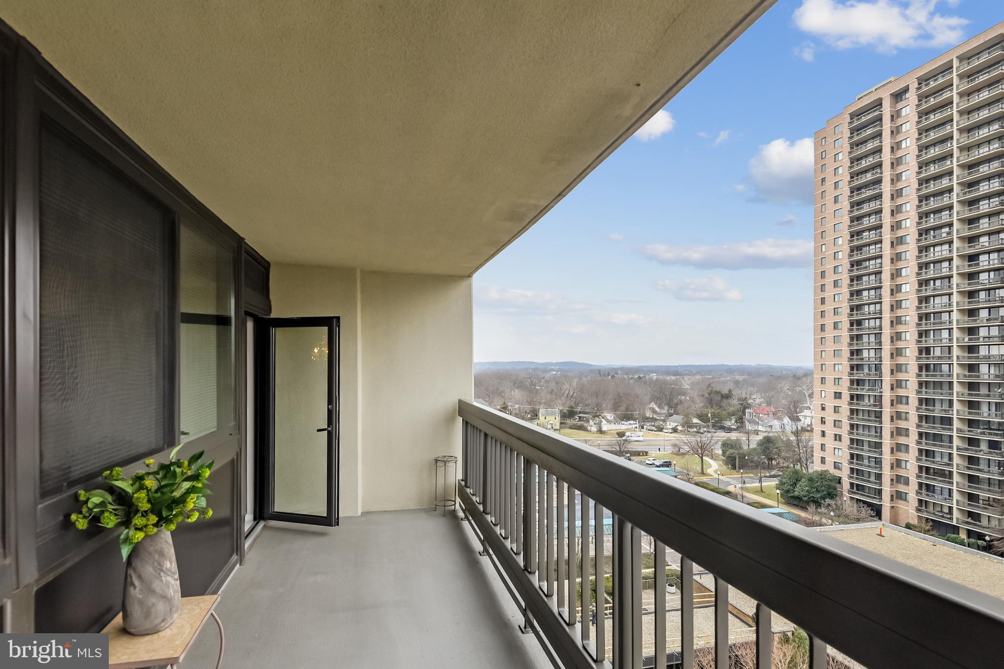 SKYLINE SQUARE CONDO - Residential