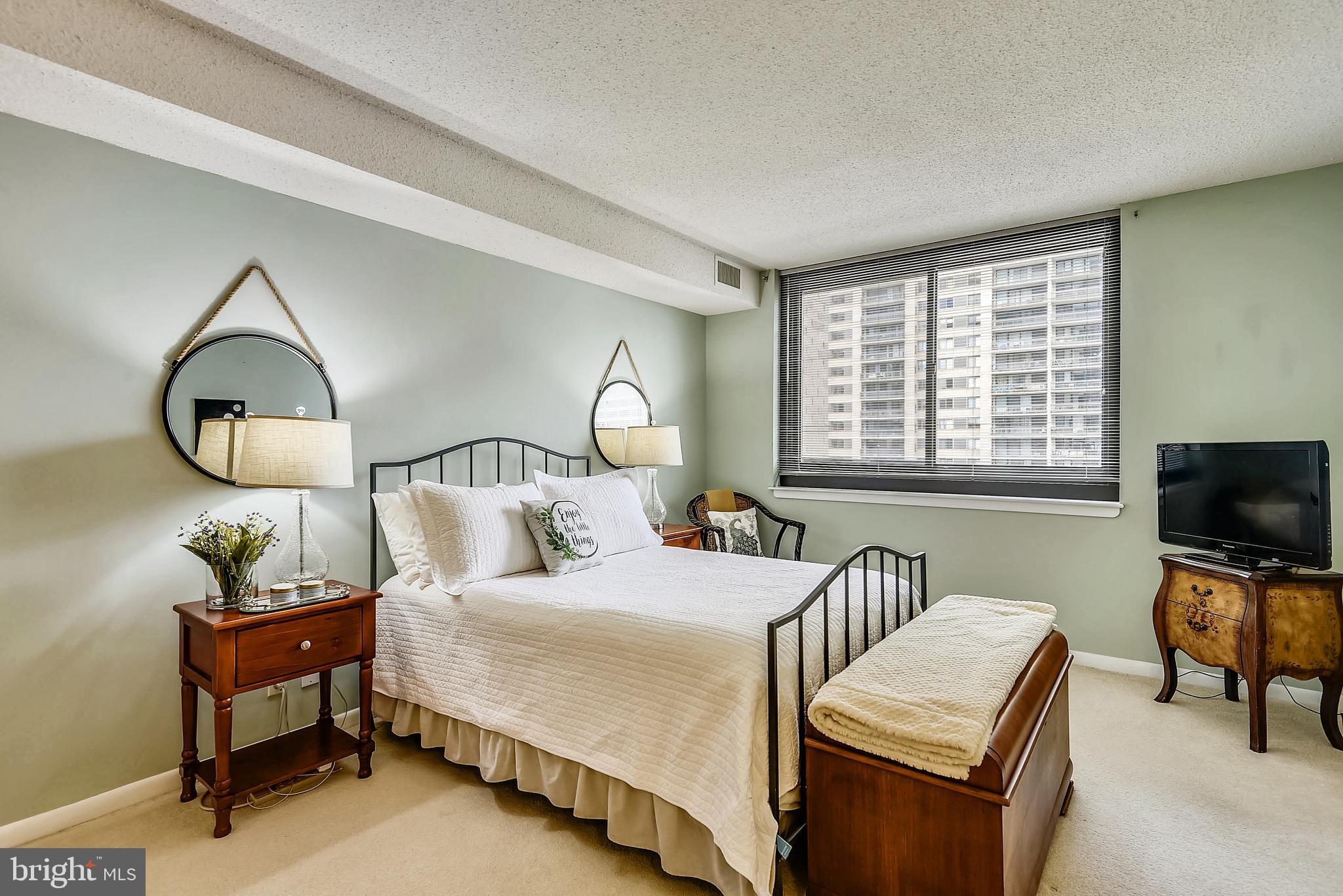 SKYLINE SQUARE CONDO - Residential