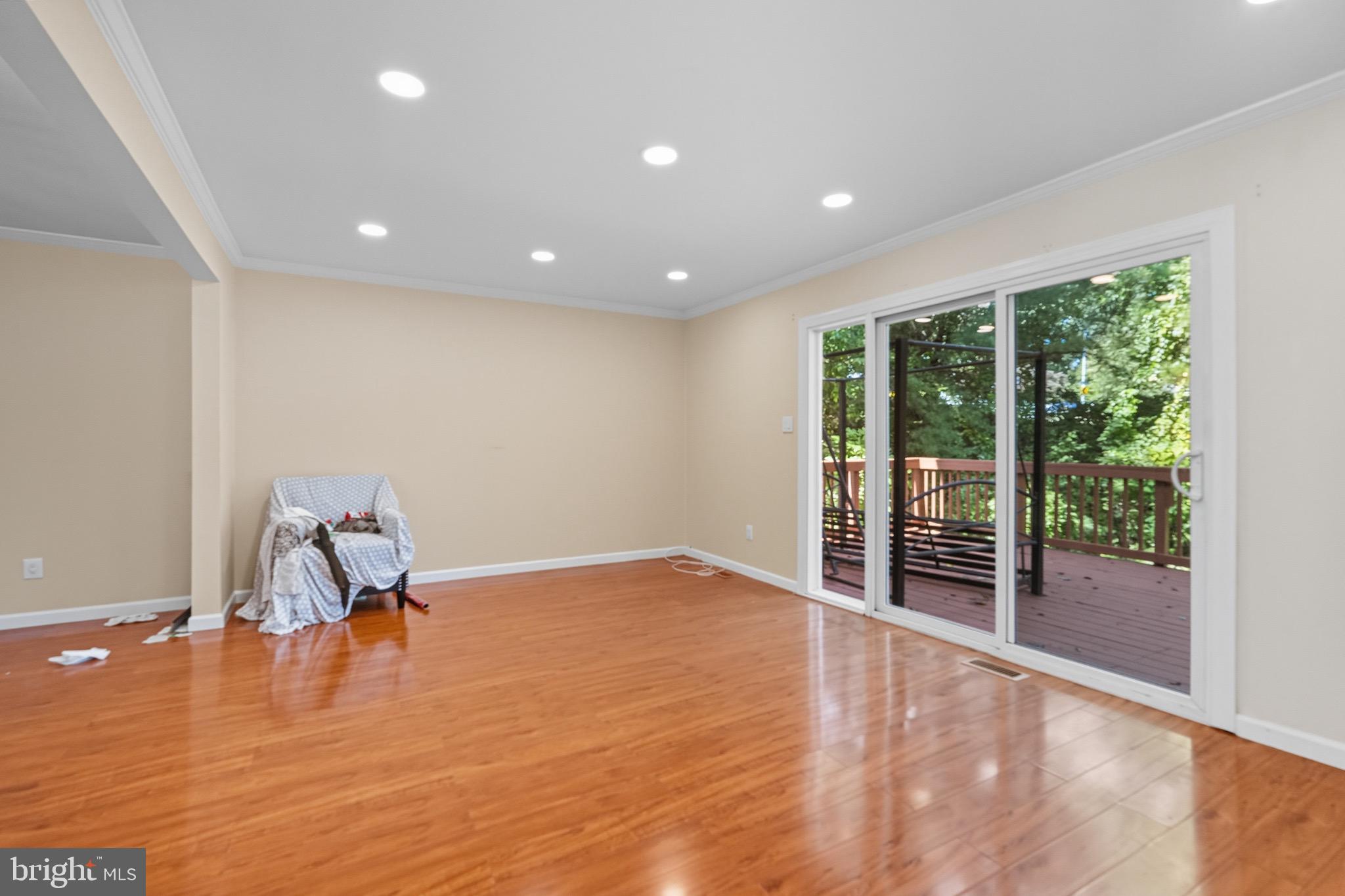 CHIPPENDALE - Residential