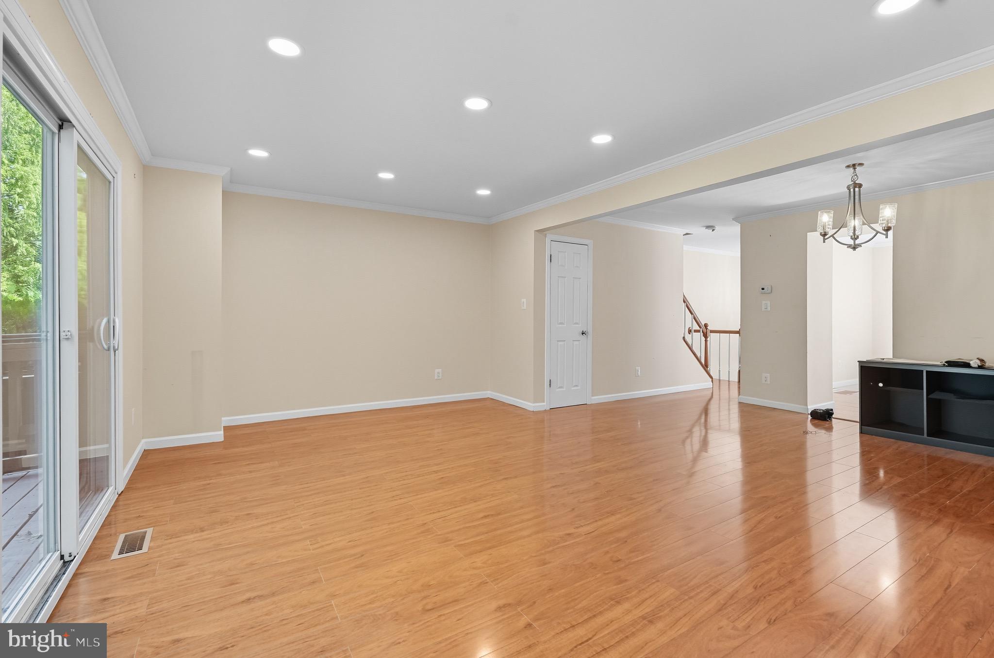 CHIPPENDALE - Residential