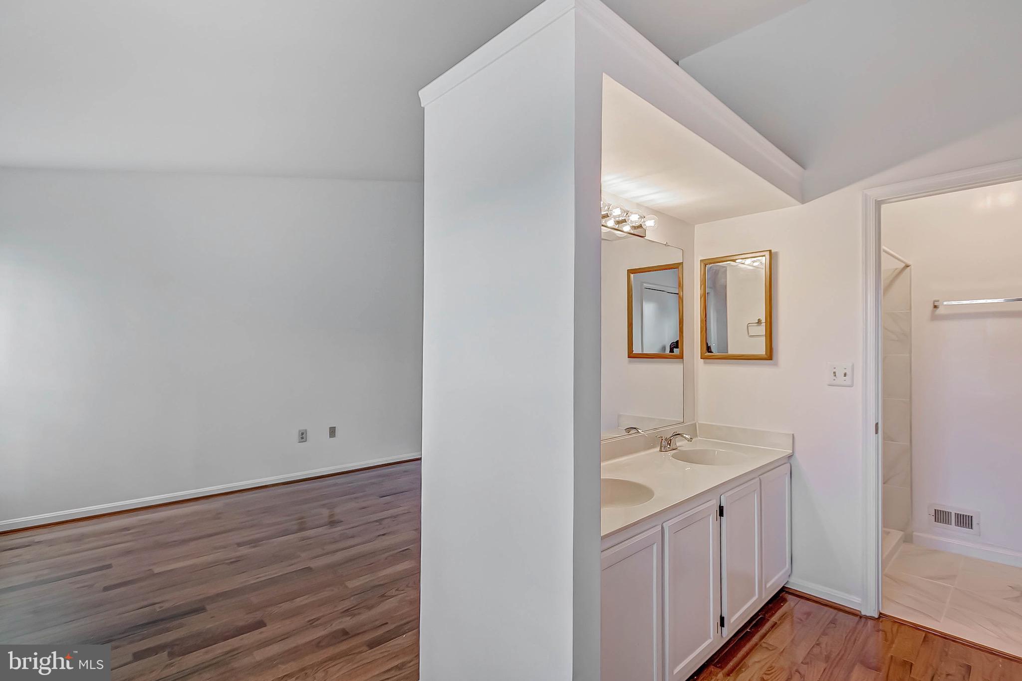 CALVERTON - Residential