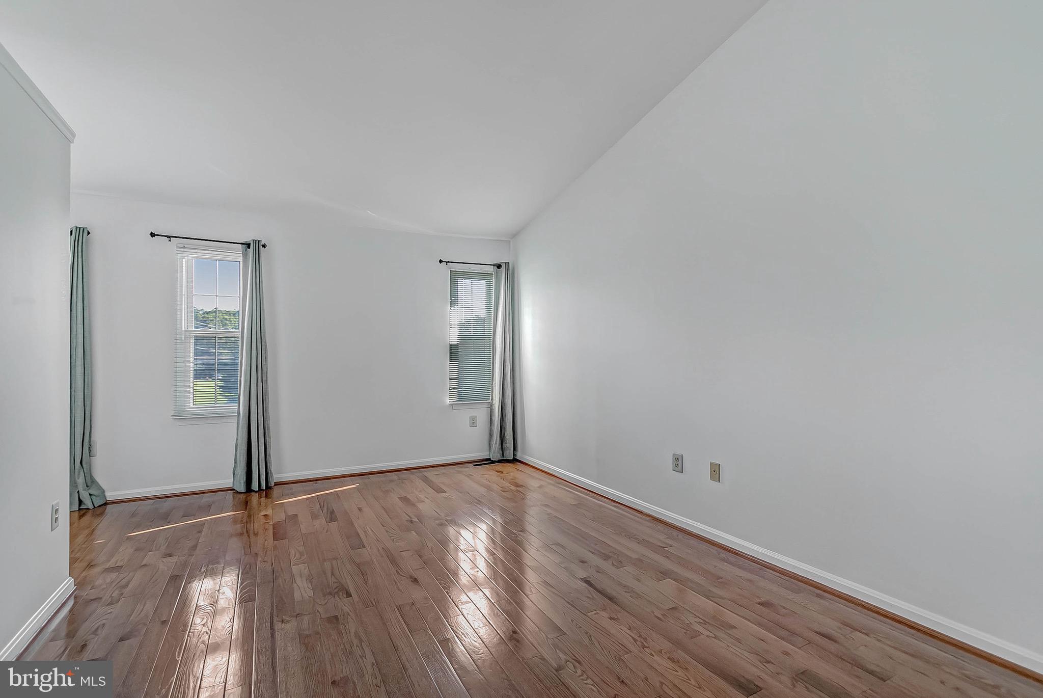 CALVERTON - Residential