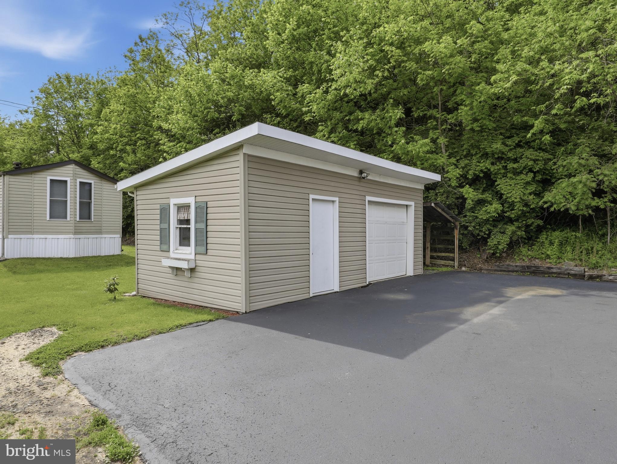915 LONG RUN ROAD