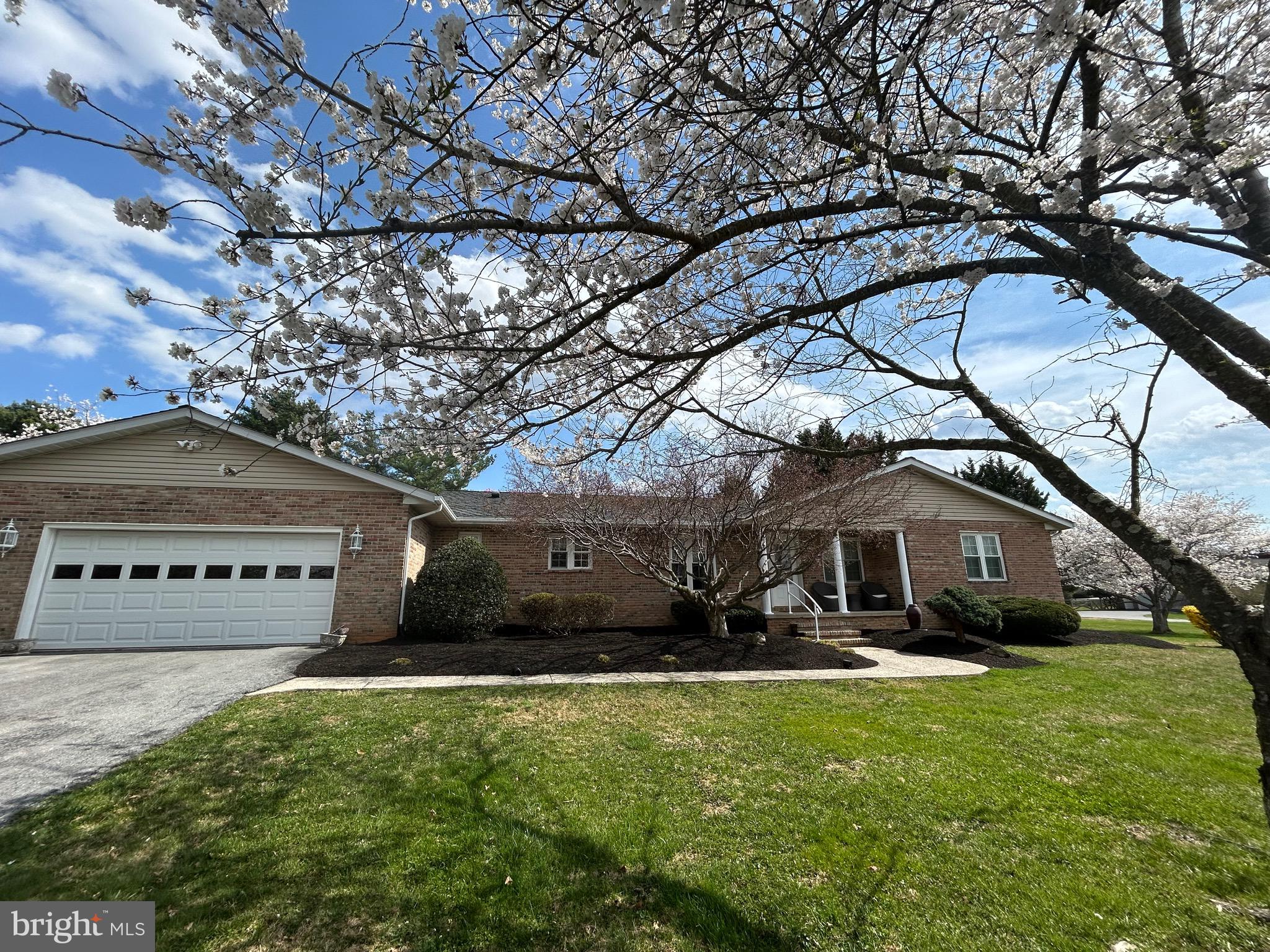 2217 CHEROKEE DRIVE