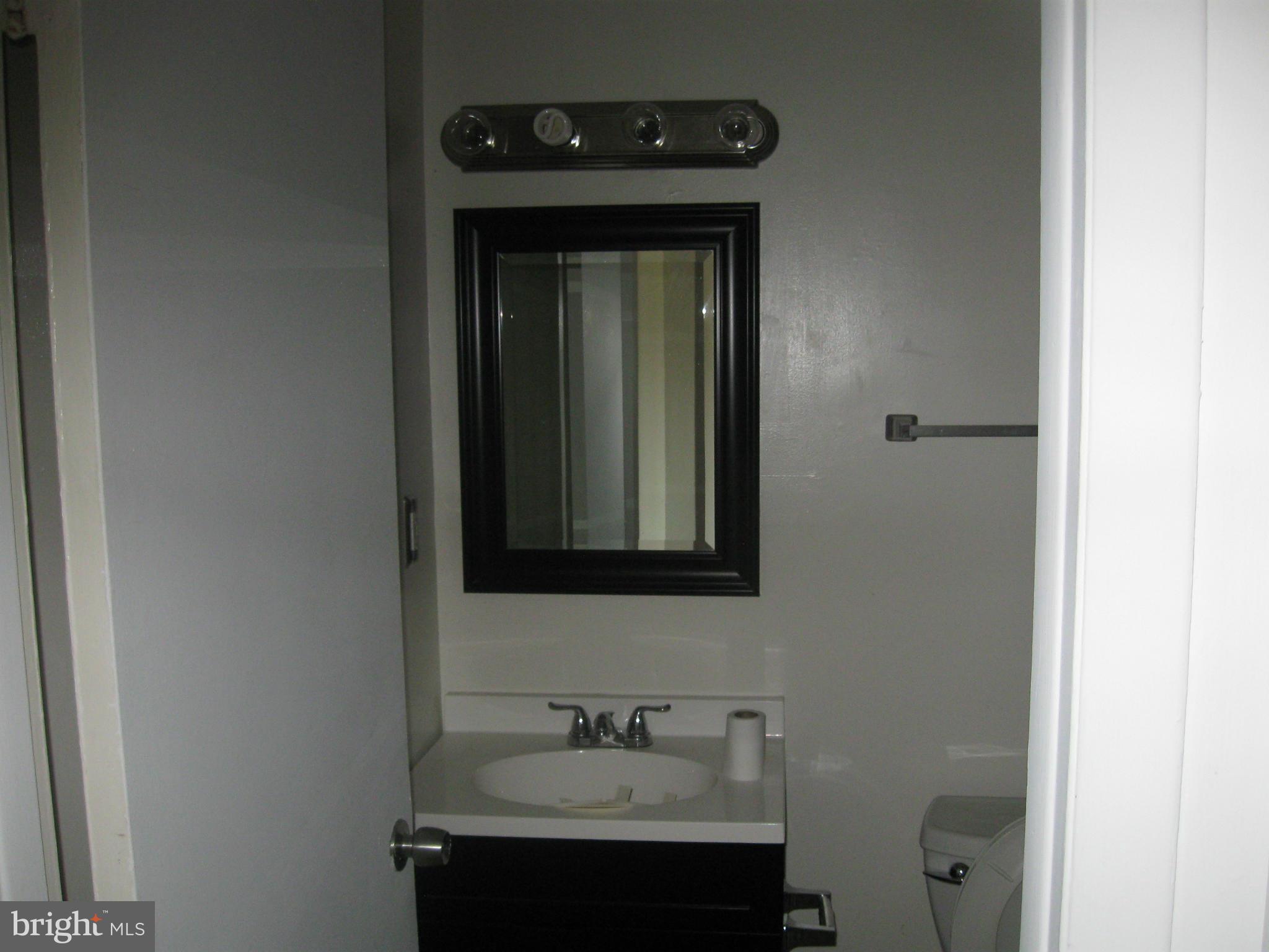 VILLAGE OF OAKLAND MILLS - Residential Lease