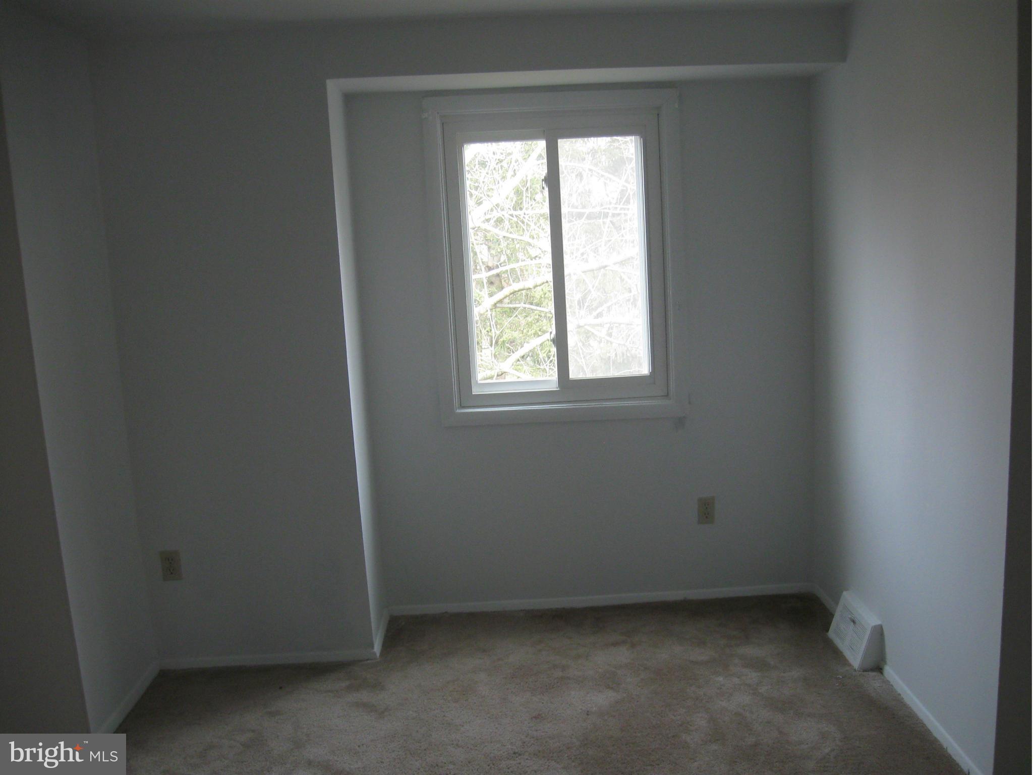 VILLAGE OF OAKLAND MILLS - Residential Lease