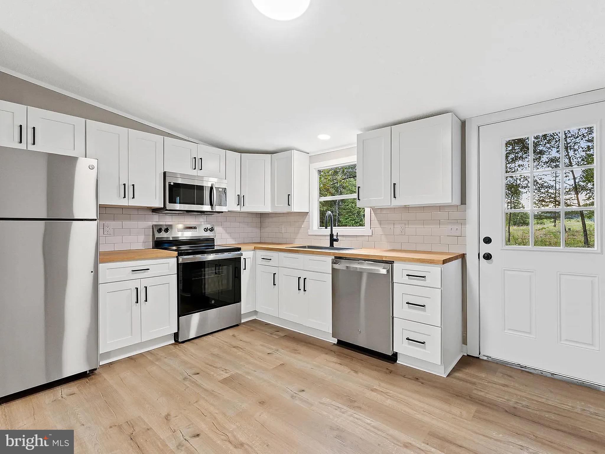 1103 LASLEY LN