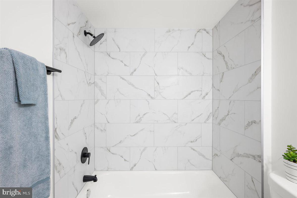 RIVIERA BEACH - Residential