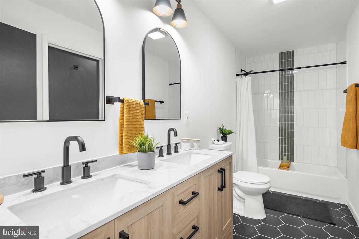 RIVIERA BEACH - Residential