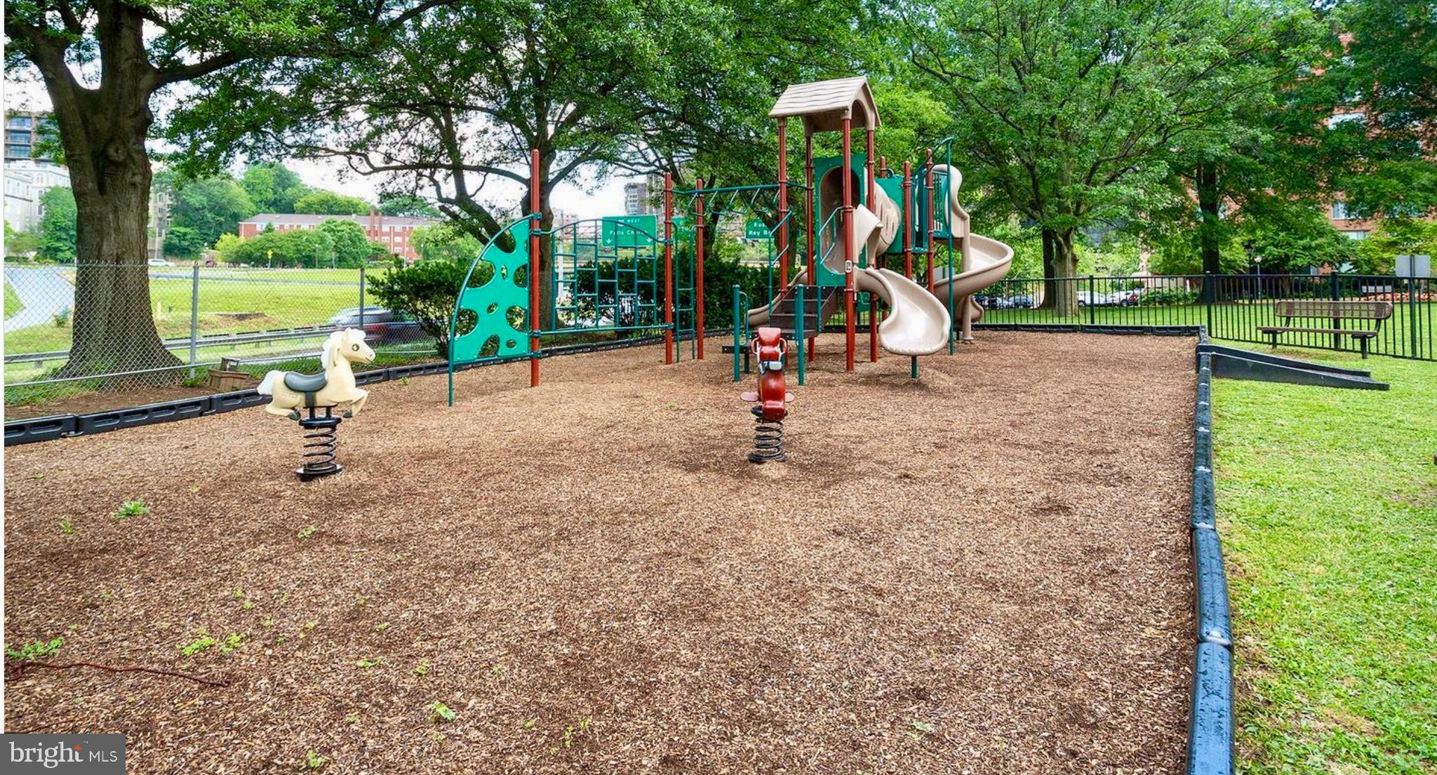 RIVER PLACE EAST - Residential