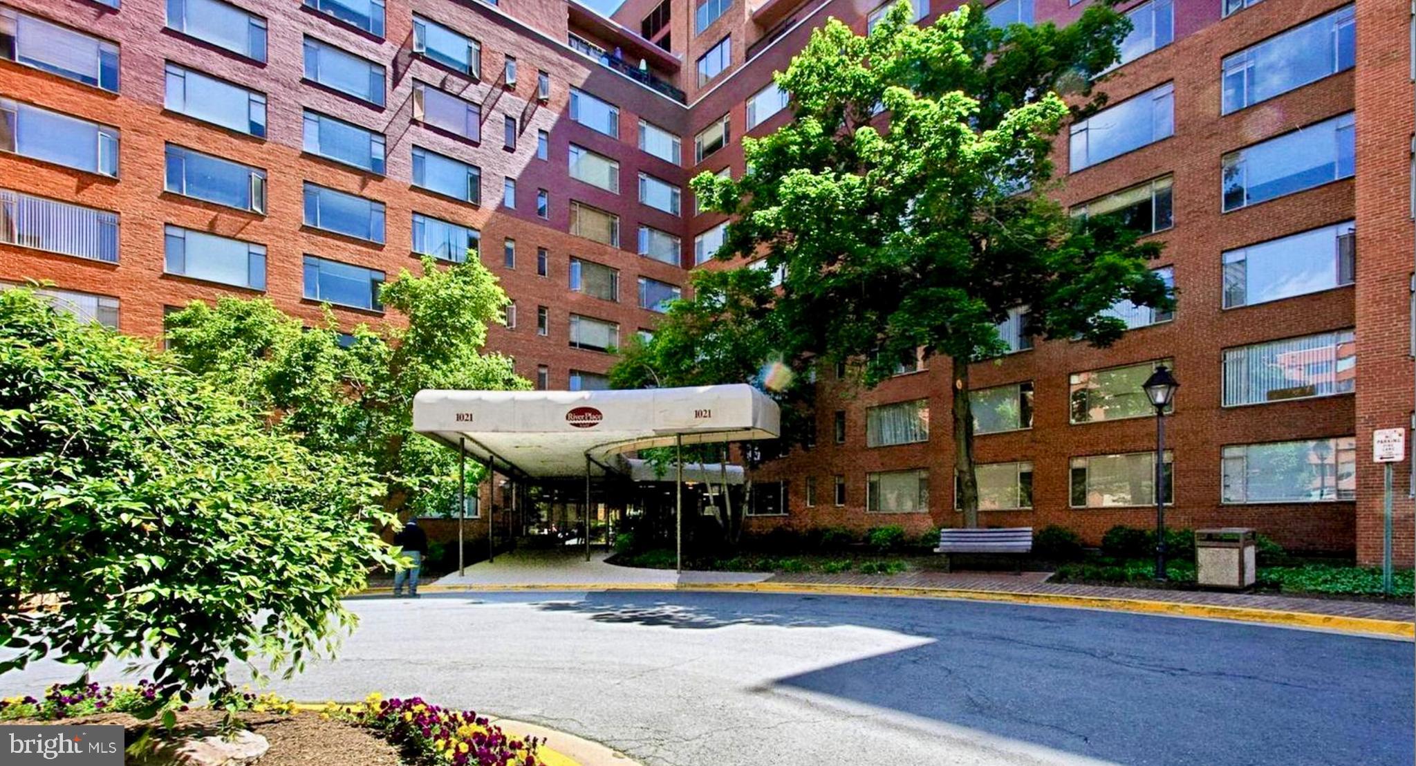 RIVER PLACE EAST - Residential