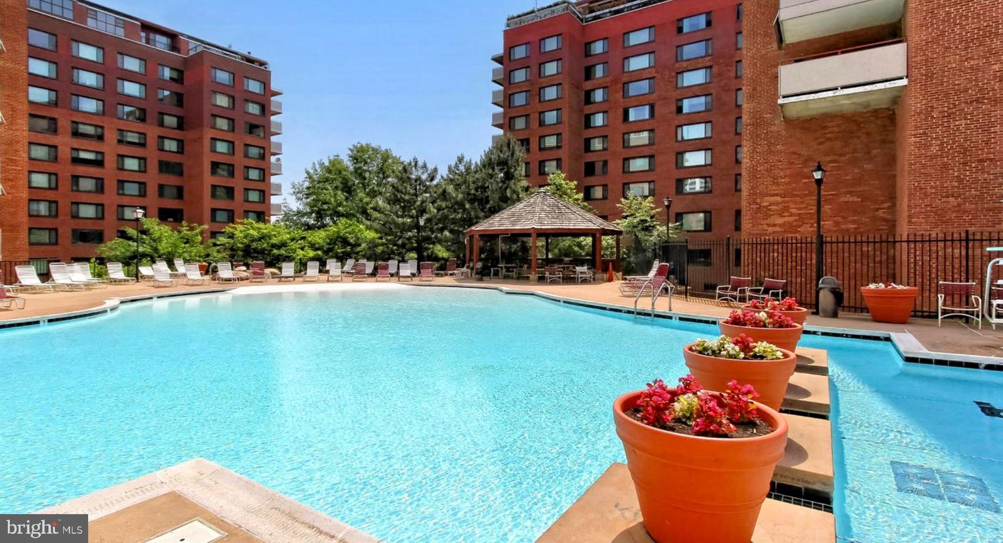 RIVER PLACE EAST - Residential