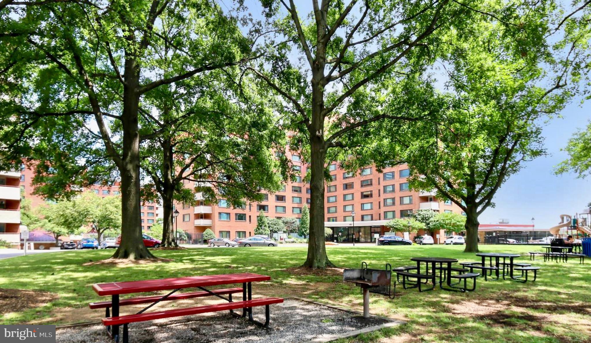 RIVER PLACE EAST - Residential