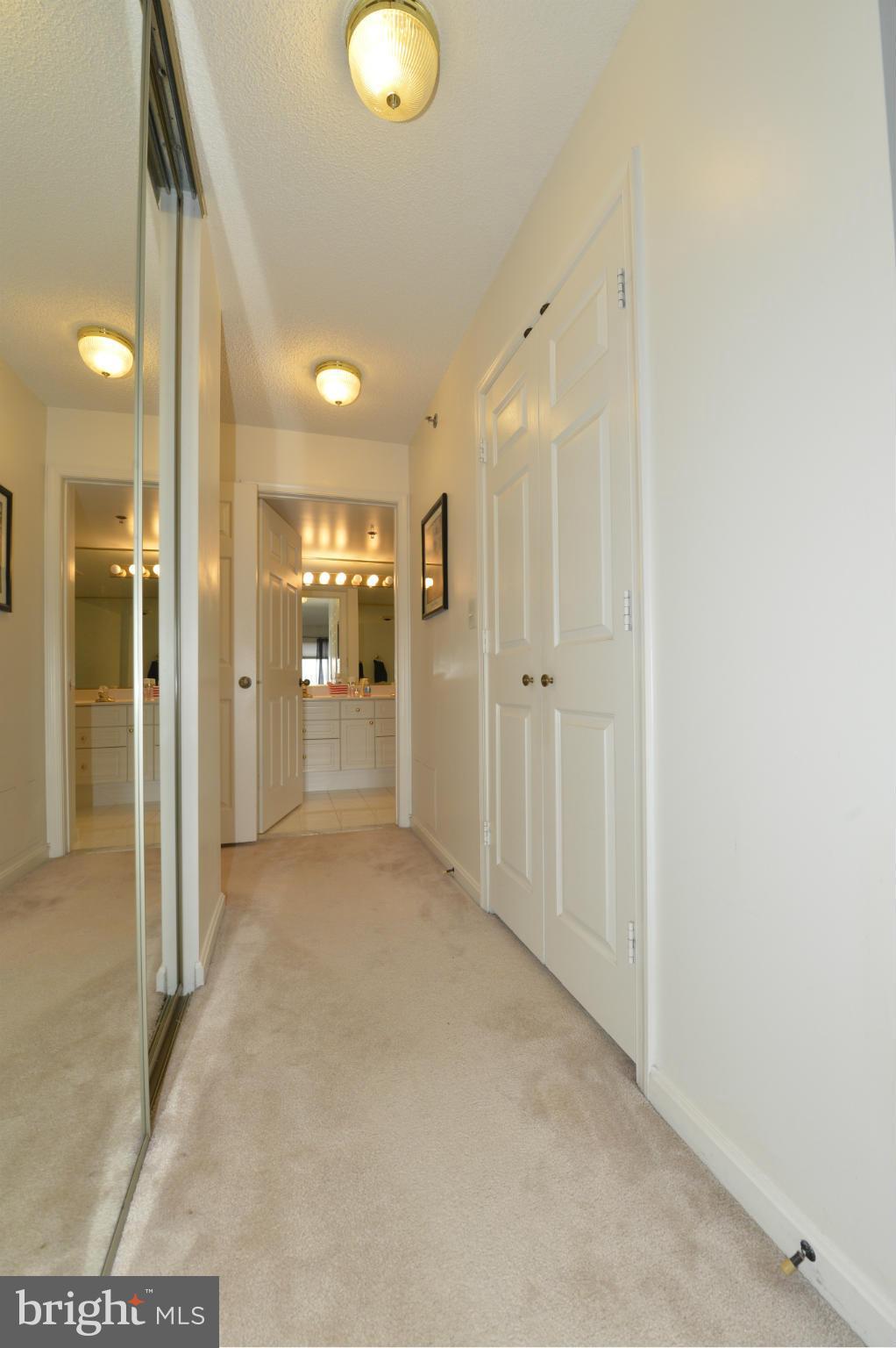 CARLYLE TOWERS - Residential