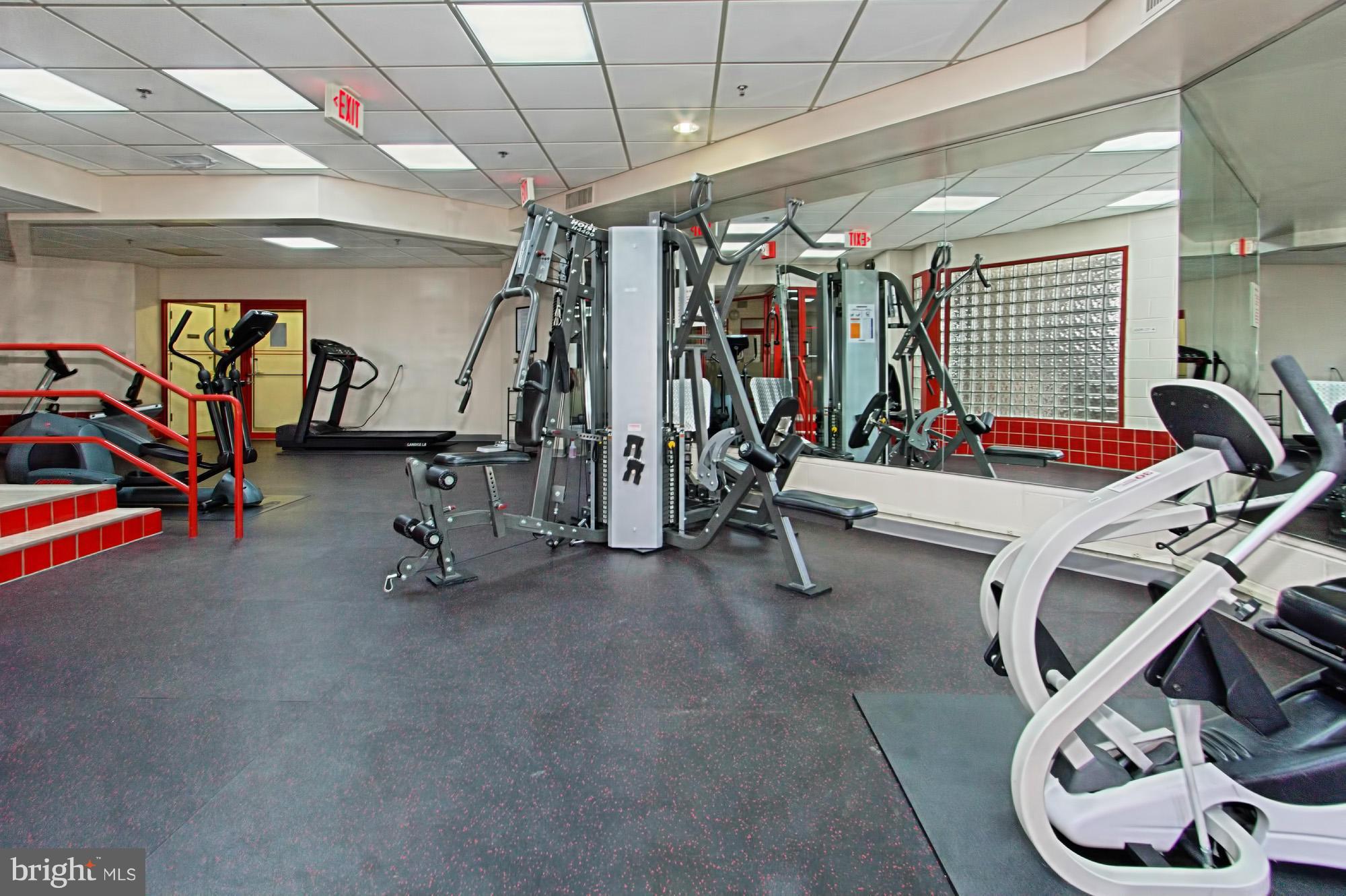 CARLYLE TOWERS - Residential