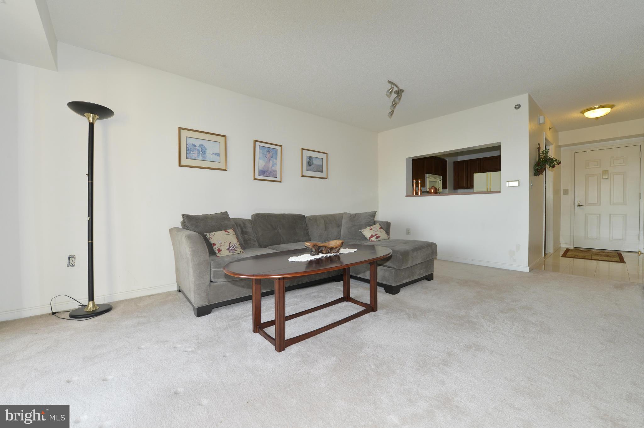 CARLYLE TOWERS - Residential