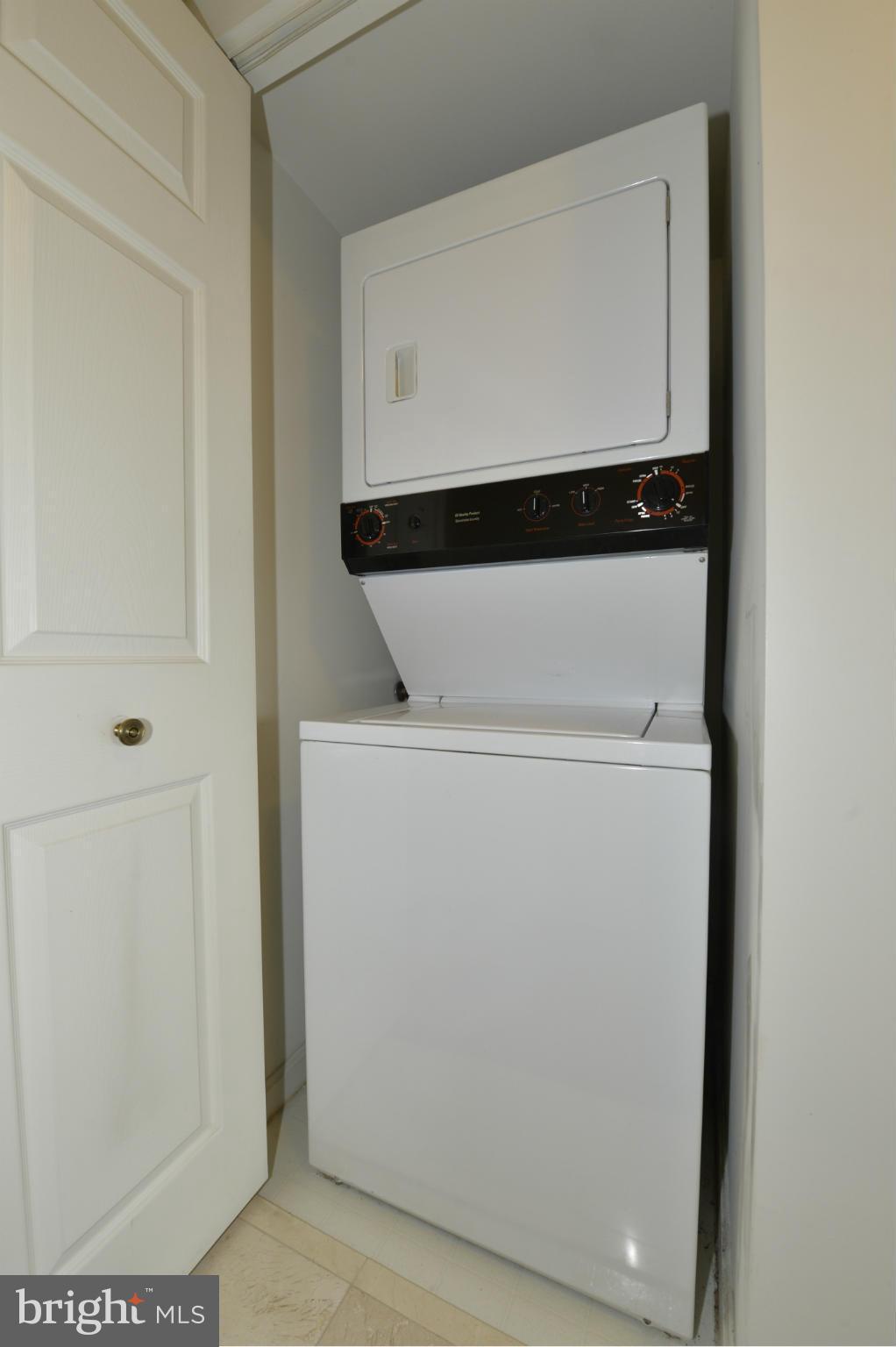 CARLYLE TOWERS - Residential