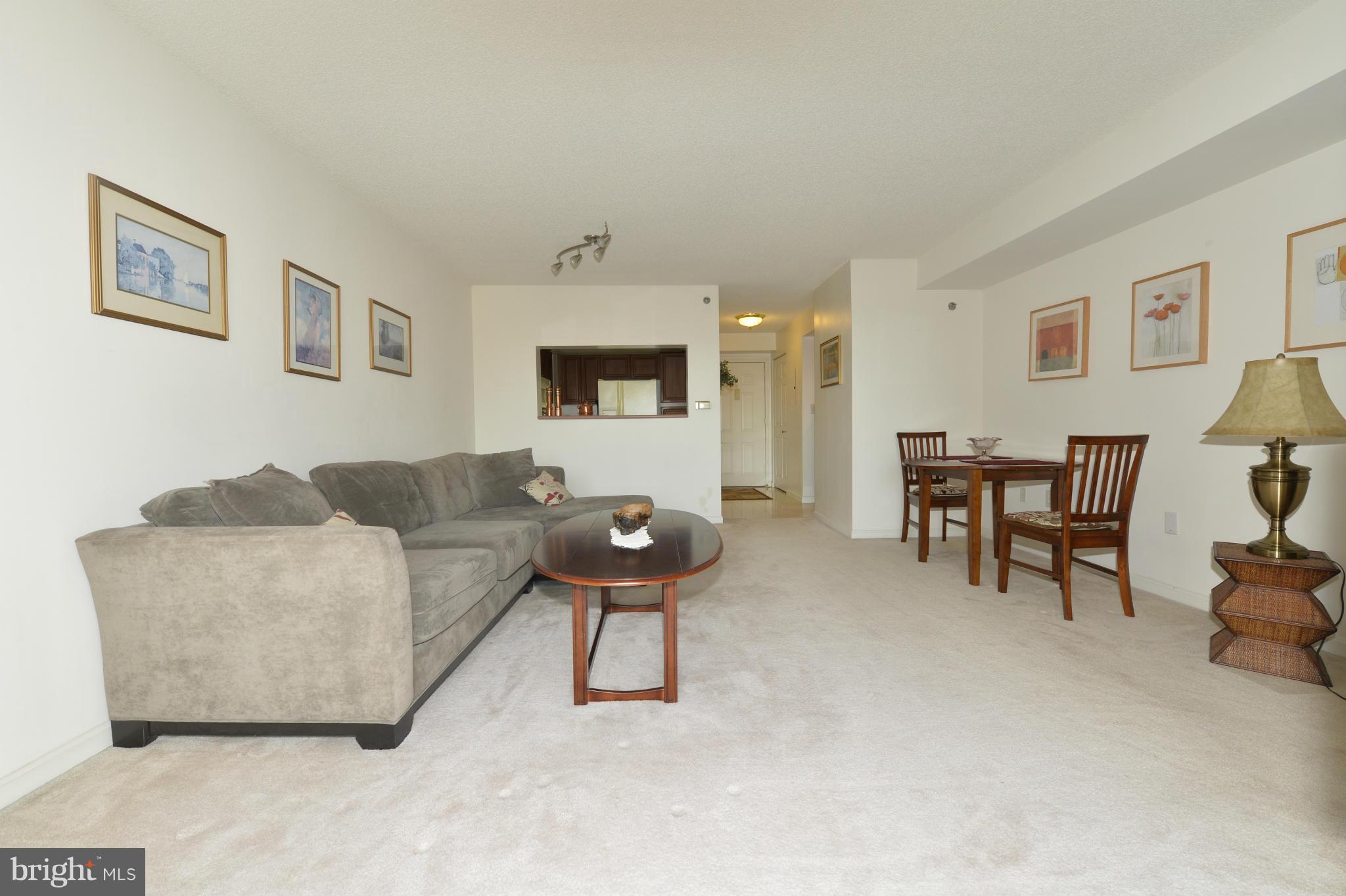 CARLYLE TOWERS - Residential