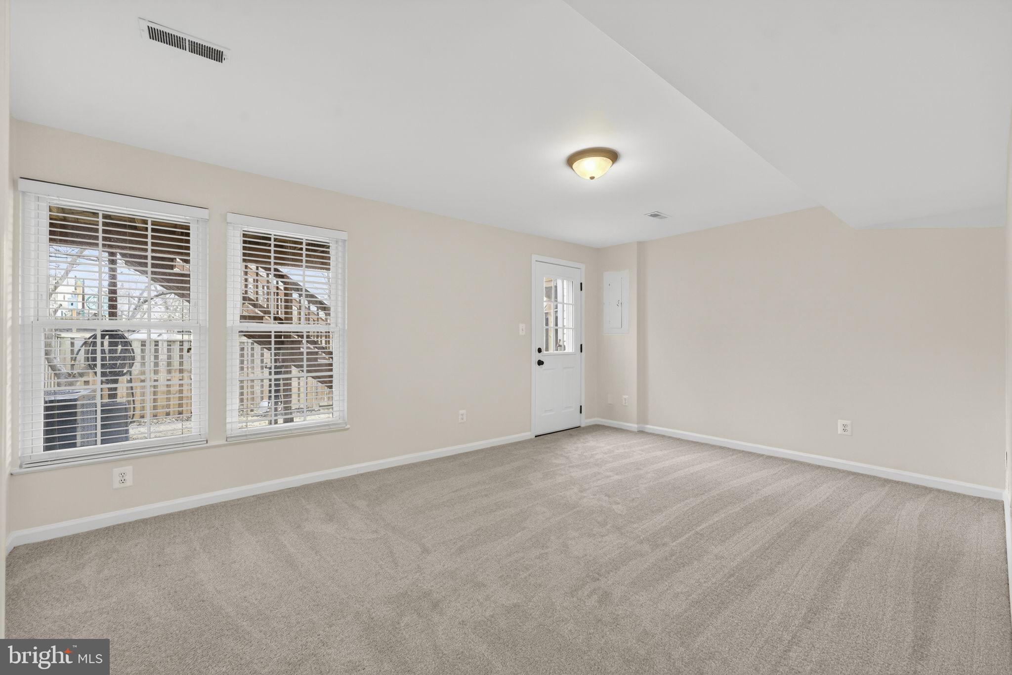 WELLINGTON/CLOVERHILL - Residential