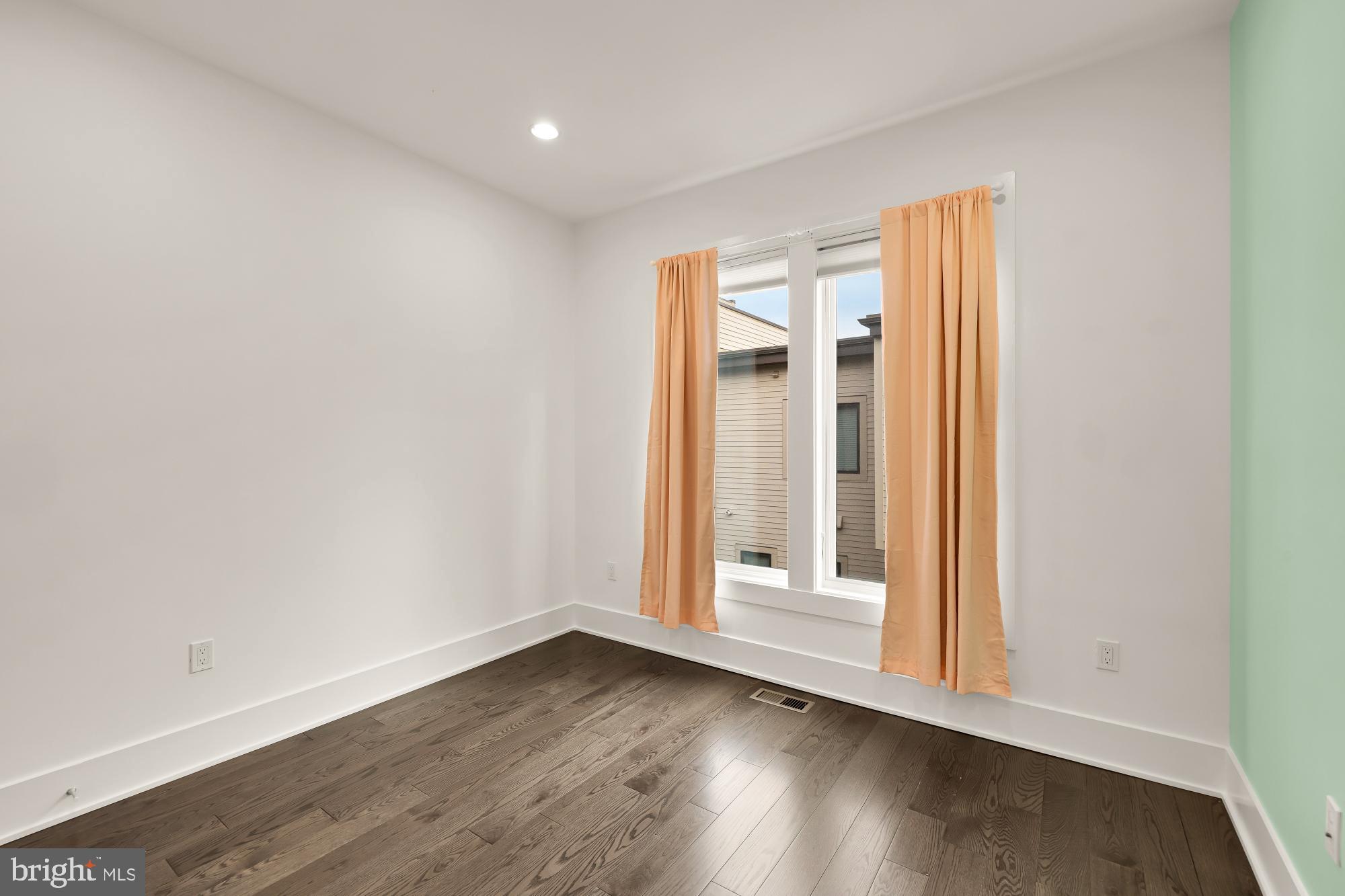 GROSVENOR HEIGHTS - Residential Lease