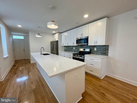 Townhouse For Sale - 47 S Fulton Avenue<br/> BALTIMORE, MD 21223
