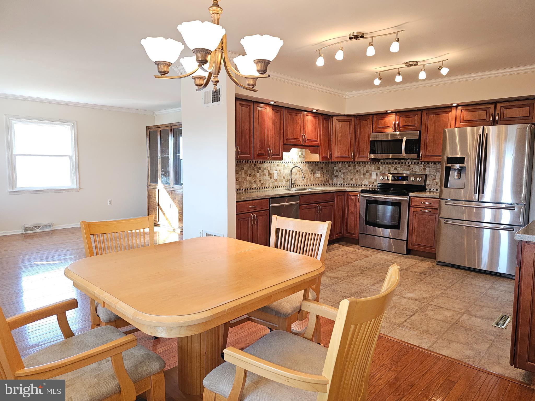 WOODRIDGE - Residential