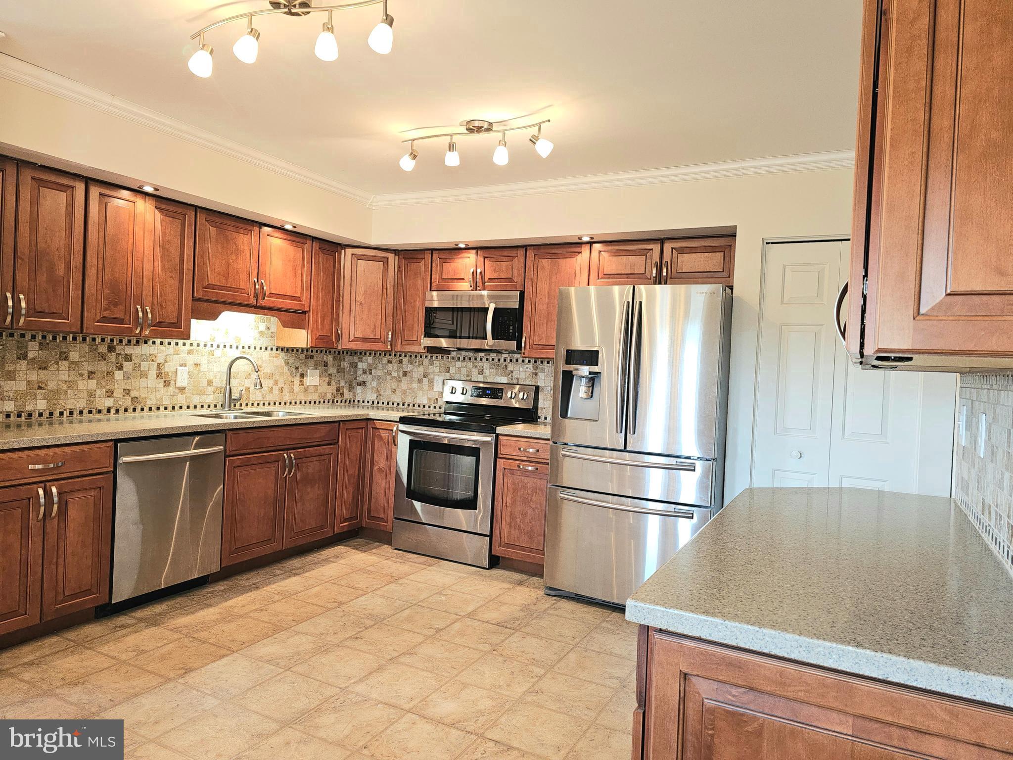 WOODRIDGE - Residential