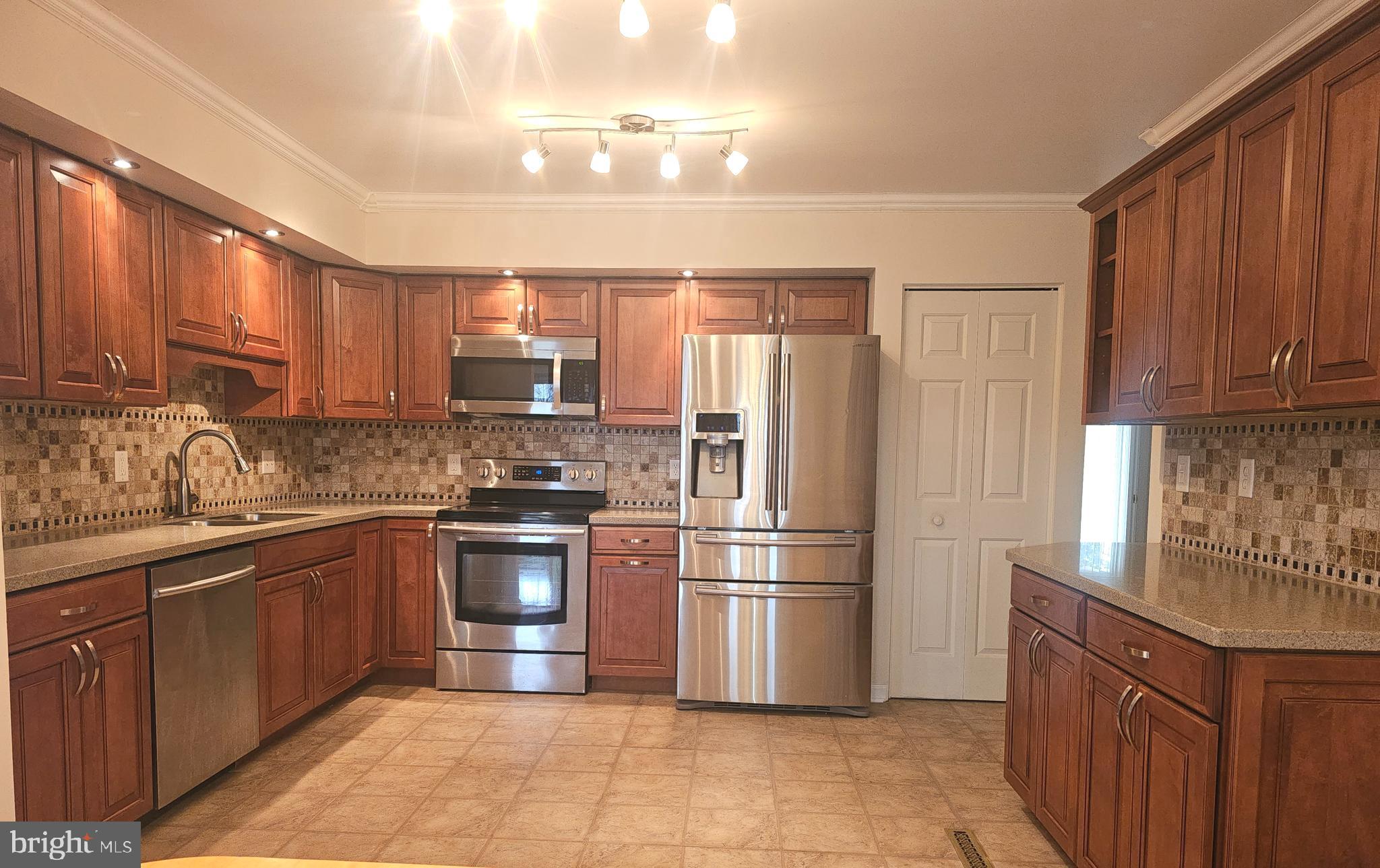 WOODRIDGE - Residential