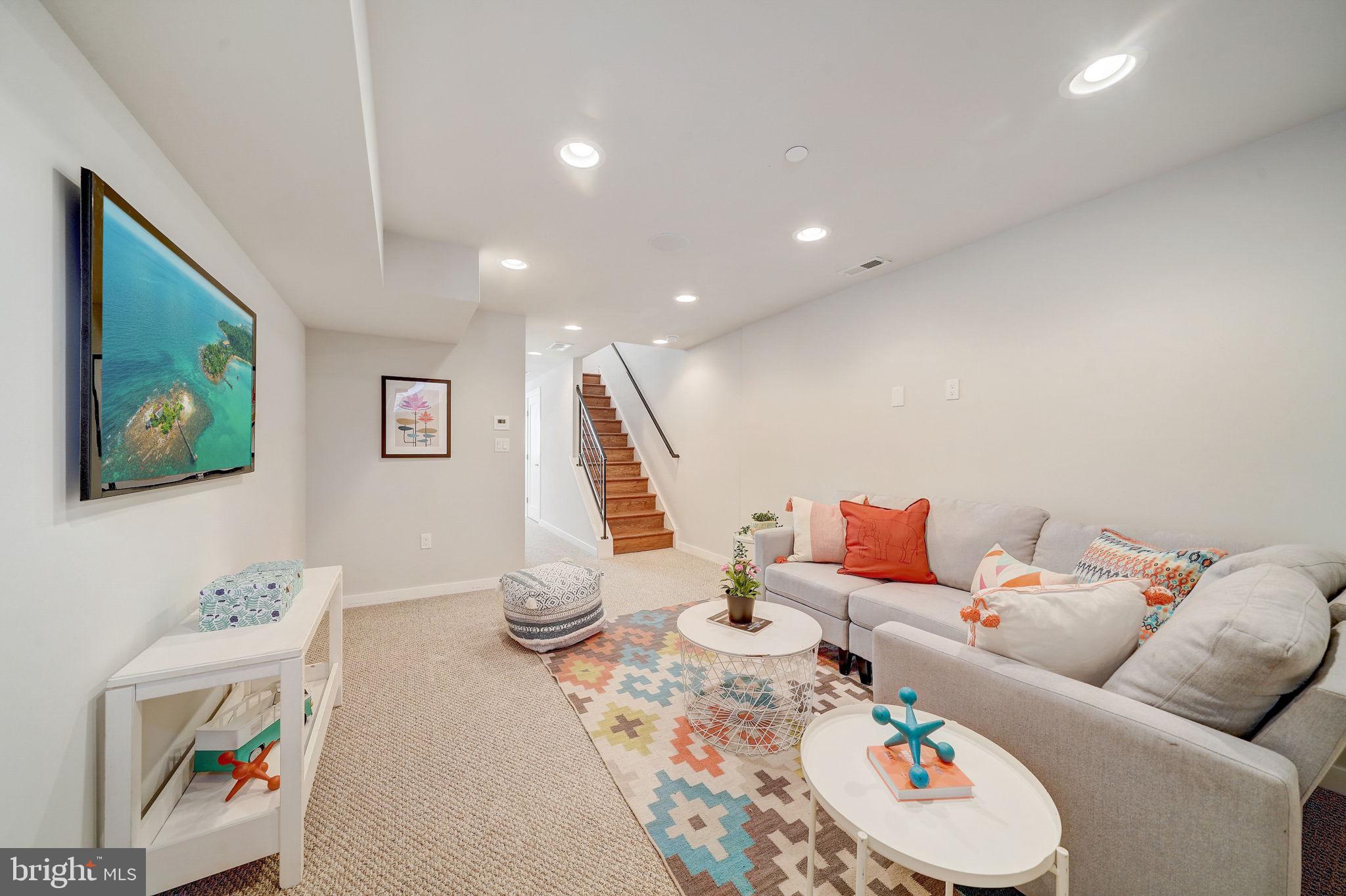 POINT BREEZE - Residential