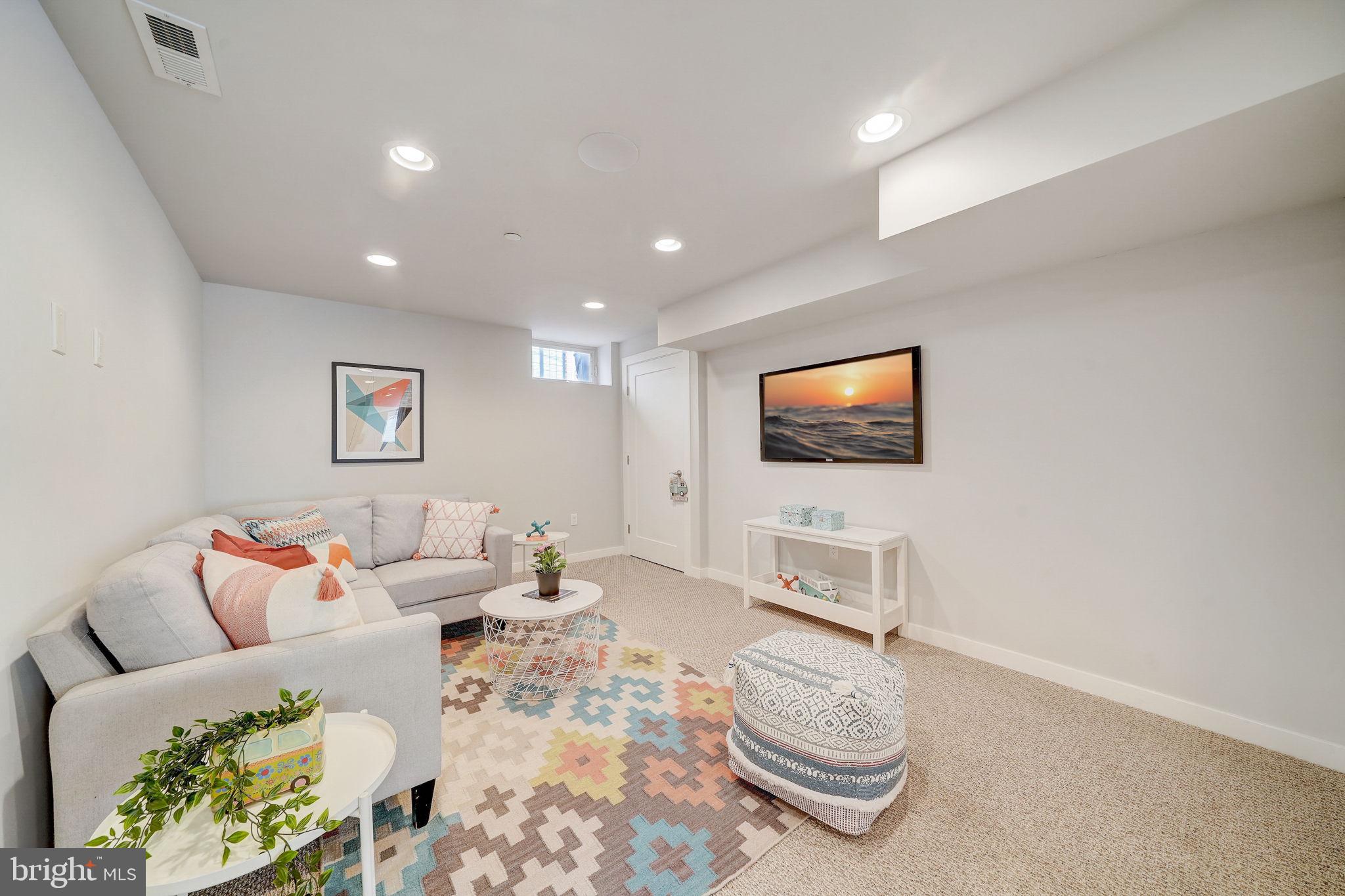 POINT BREEZE - Residential