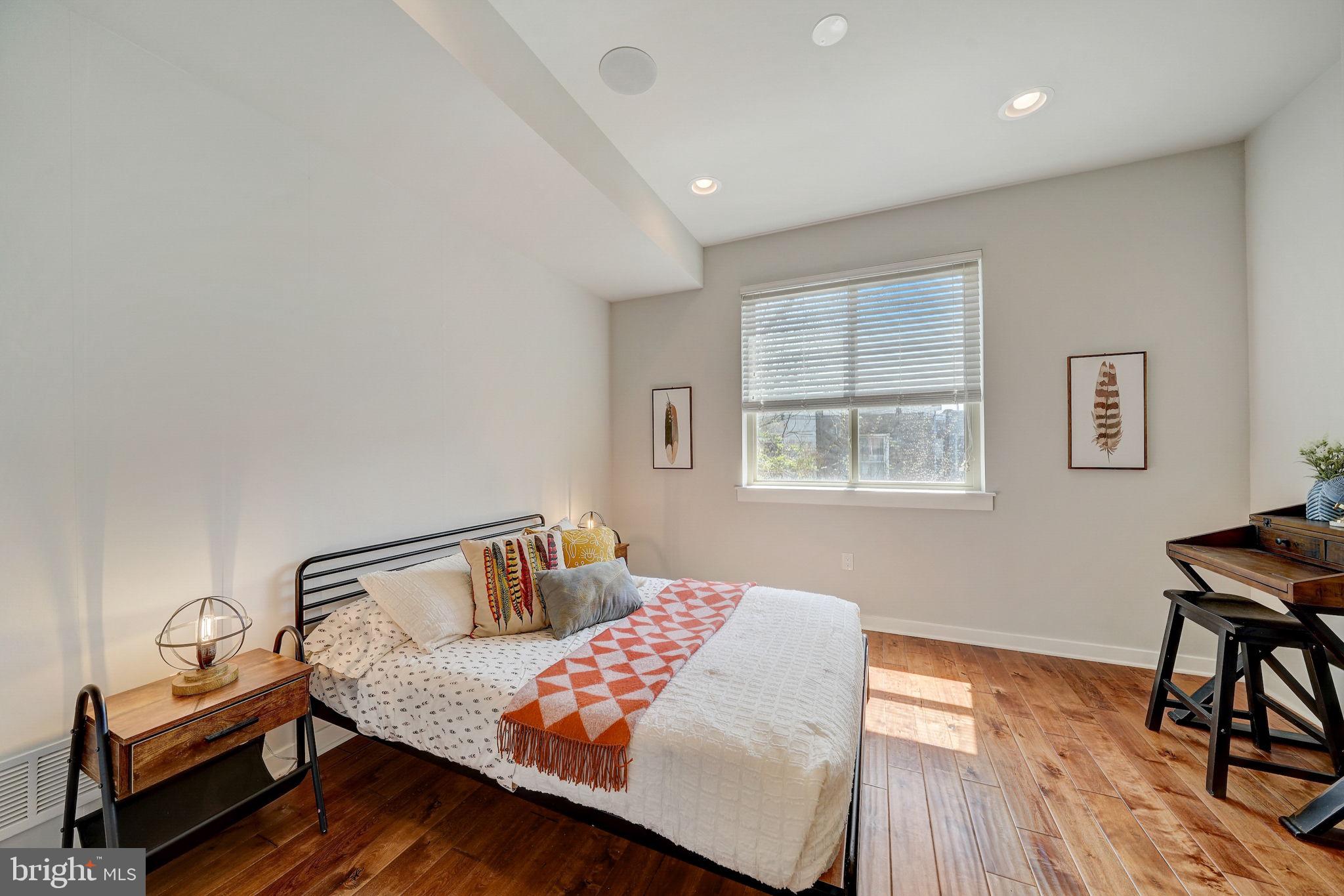 POINT BREEZE - Residential